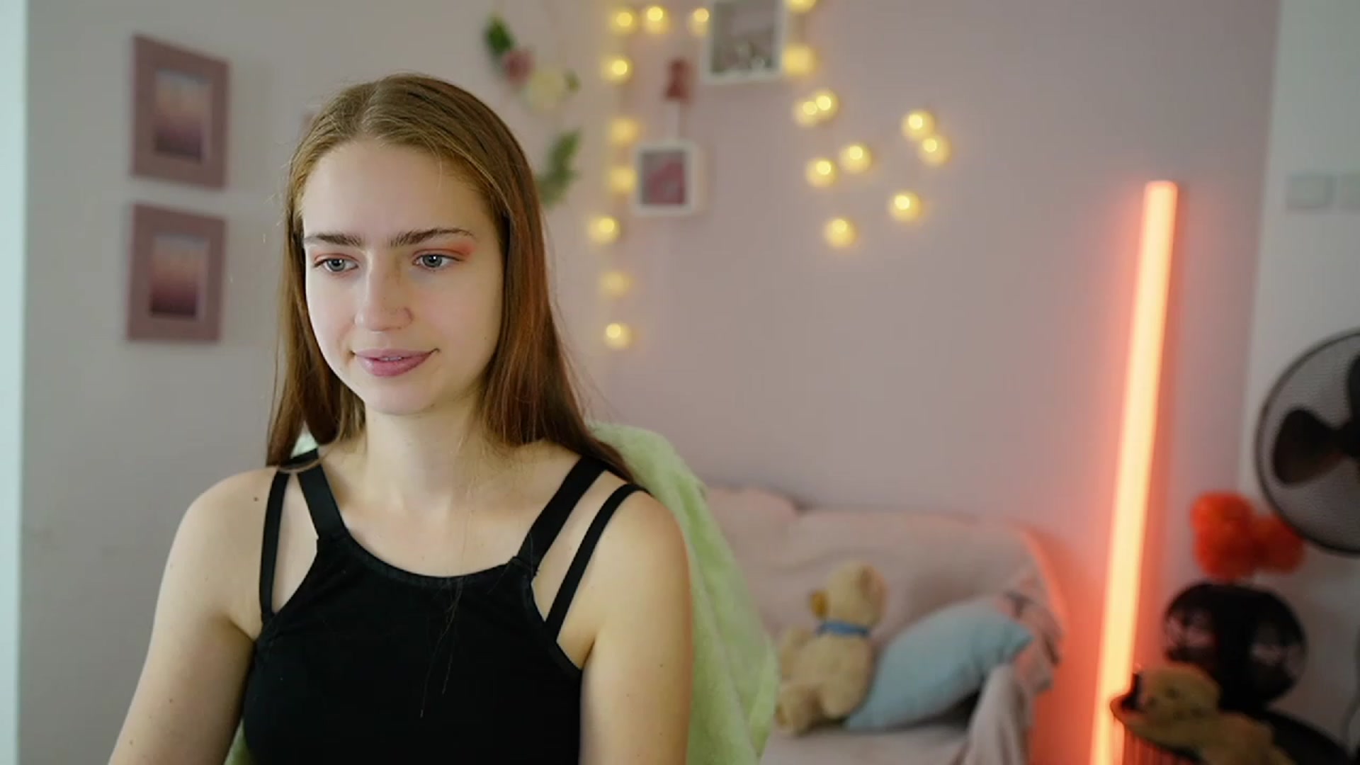 Gallery image thumbnail from Naomi_Woods18's myfreecams stream on, 12/01/2023, 12:28 image 4 of 20
