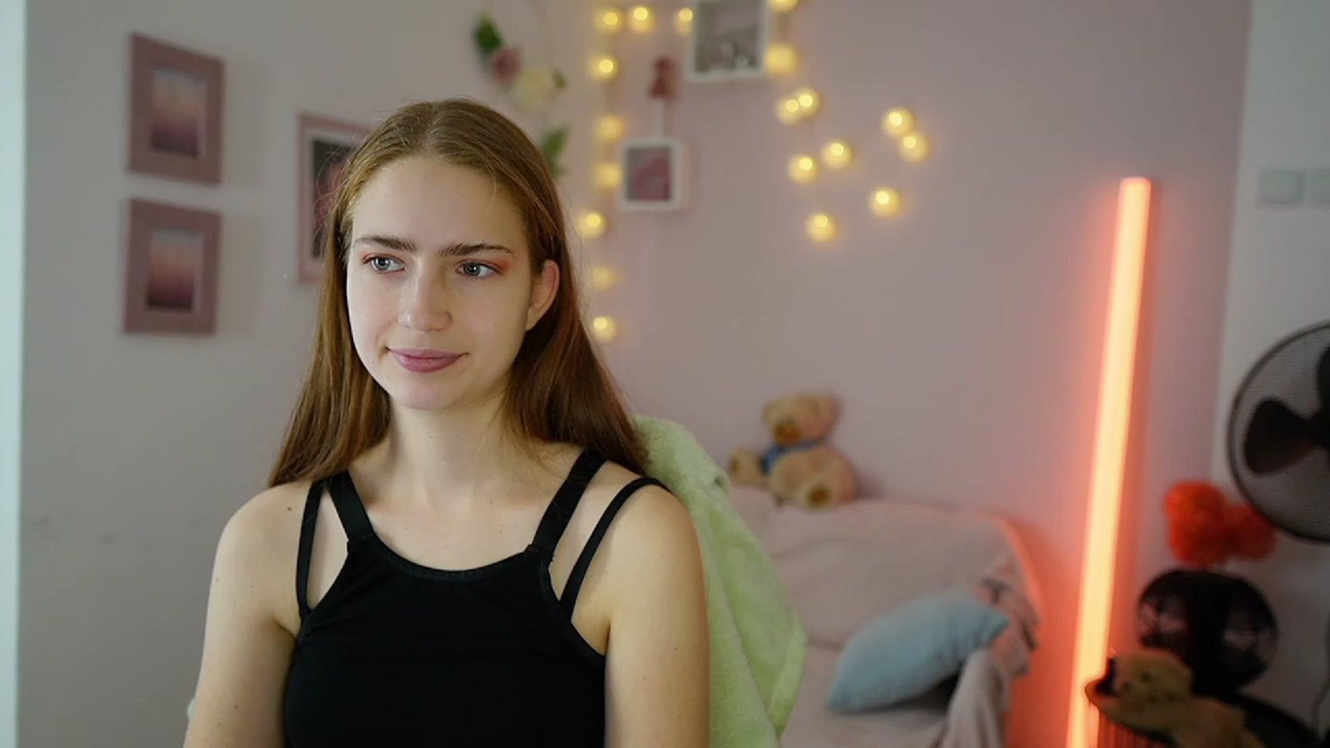 Gallery image thumbnail from Naomi_Woods18's myfreecams stream on, 12/01/2023, 12:28 image 1 of 20