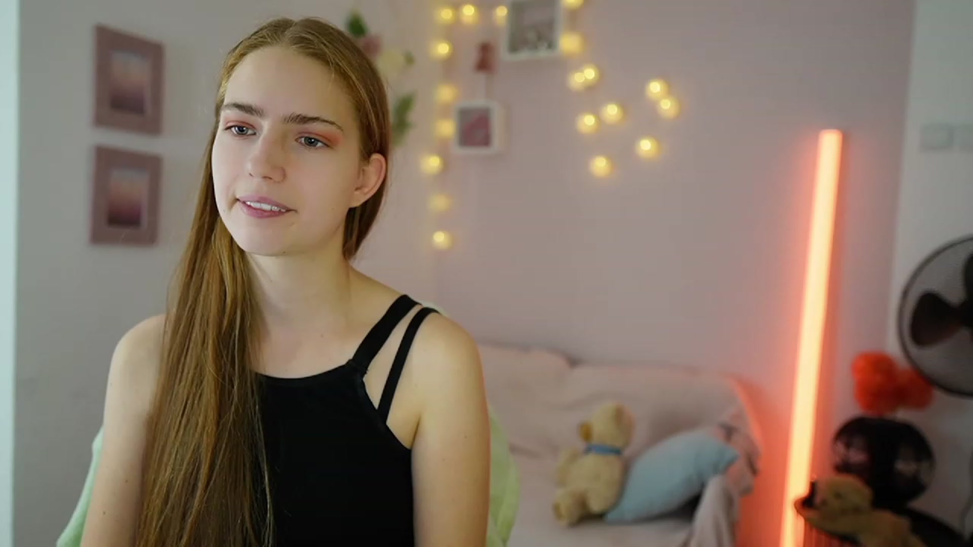 Gallery image thumbnail from Naomi_Woods18's myfreecams stream on, 12/01/2023, 12:28 image 19 of 20