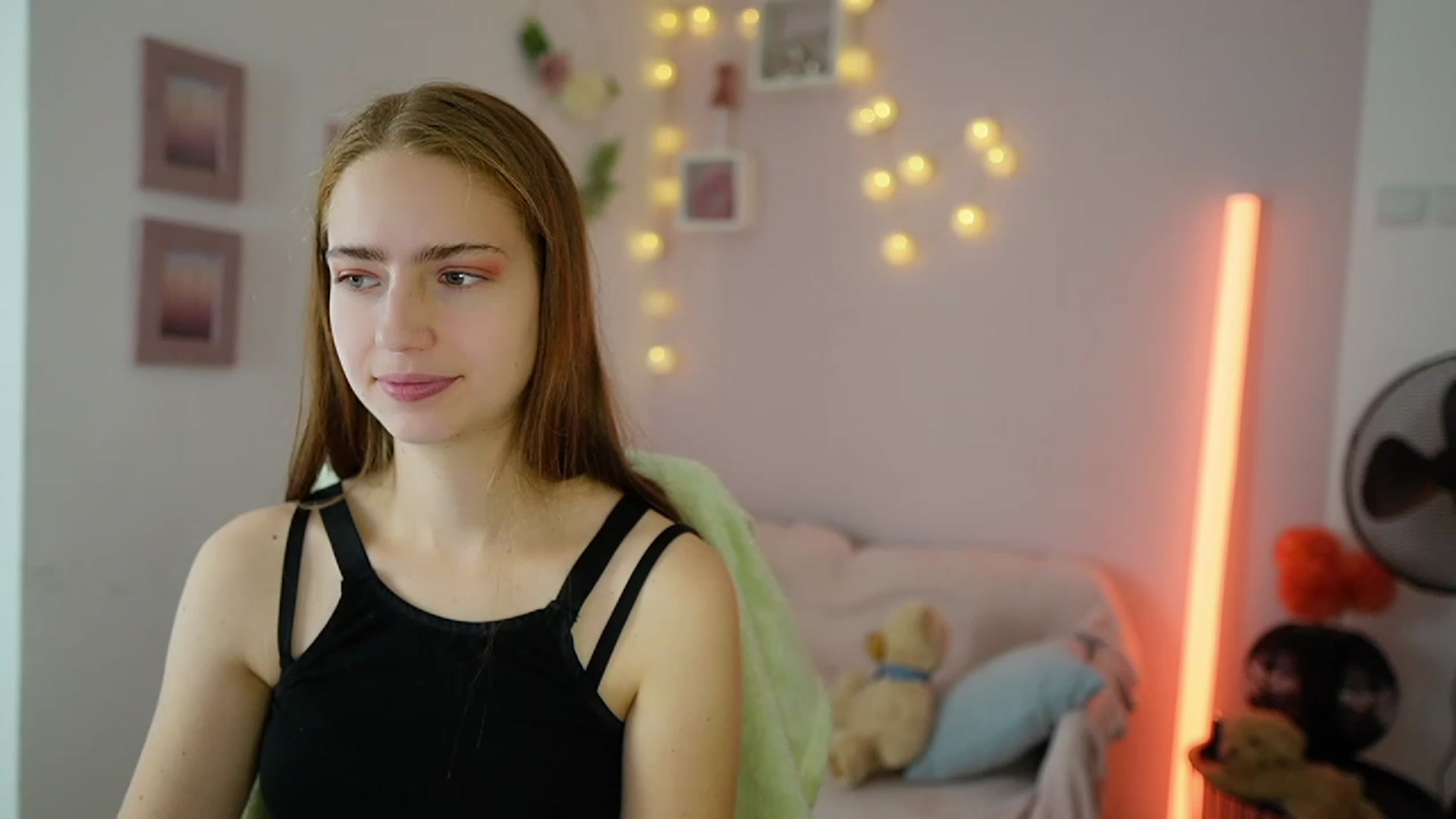 Gallery image thumbnail from Naomi_Woods18's myfreecams stream on, 12/01/2023, 12:28 image 5 of 20