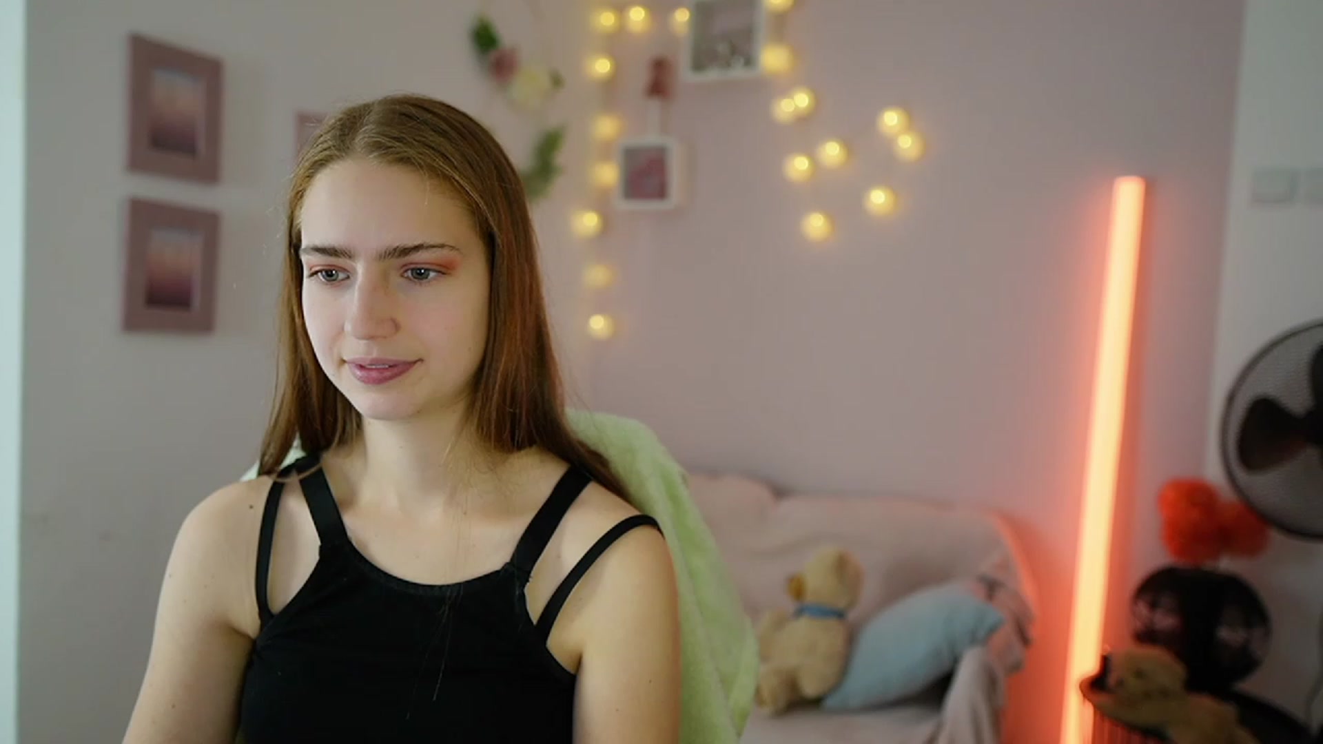 Gallery image thumbnail from Naomi_Woods18's myfreecams stream on, 12/01/2023, 12:28 image 15 of 20
