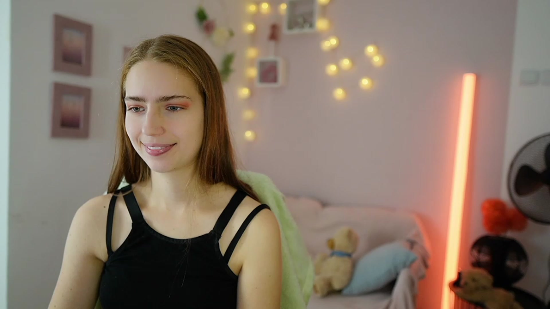 Gallery image thumbnail from Naomi_Woods18's myfreecams stream on, 12/01/2023, 12:28 image 10 of 20