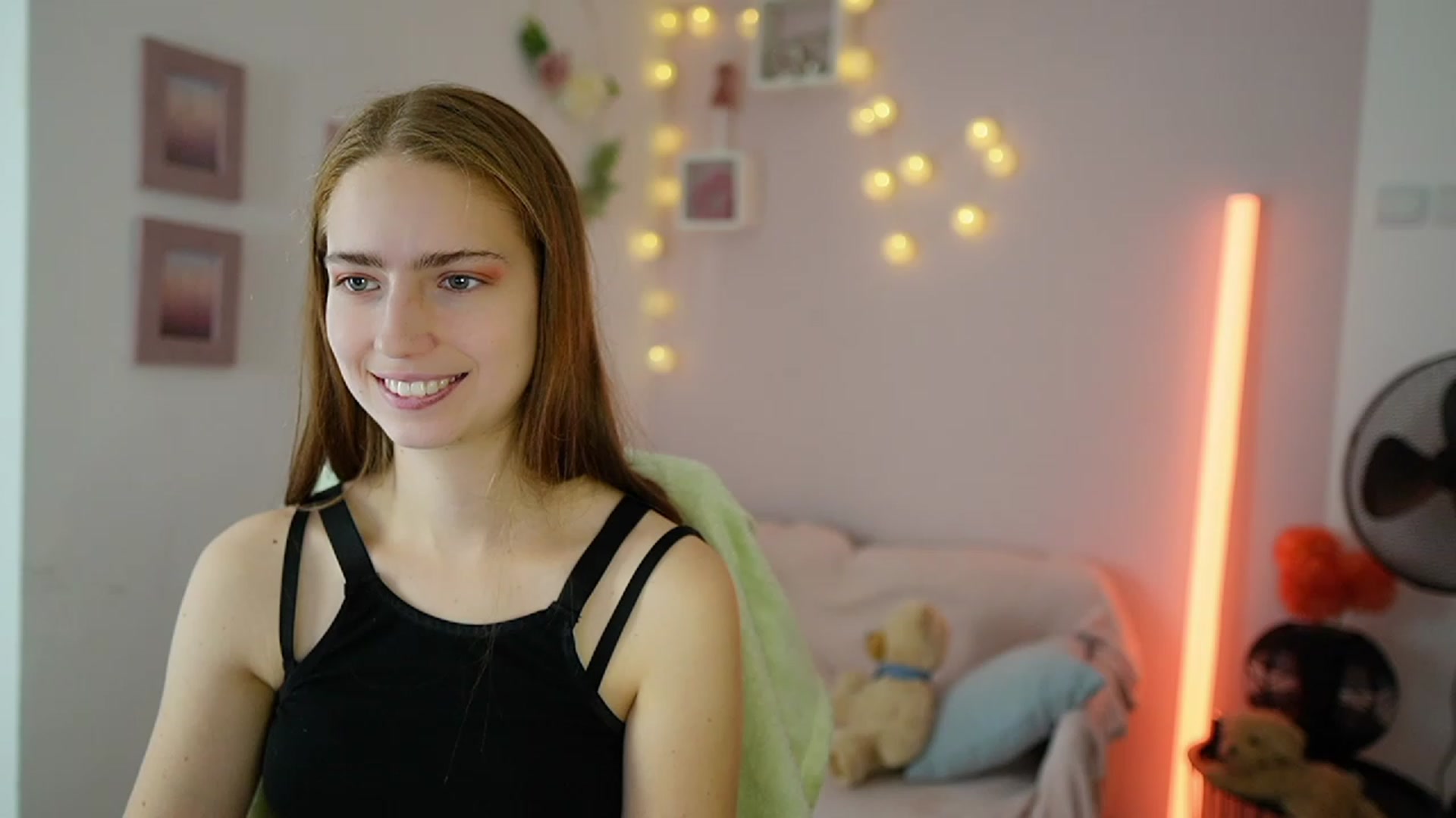 Gallery image thumbnail from Naomi_Woods18's myfreecams stream on, 12/01/2023, 12:28 image 7 of 20