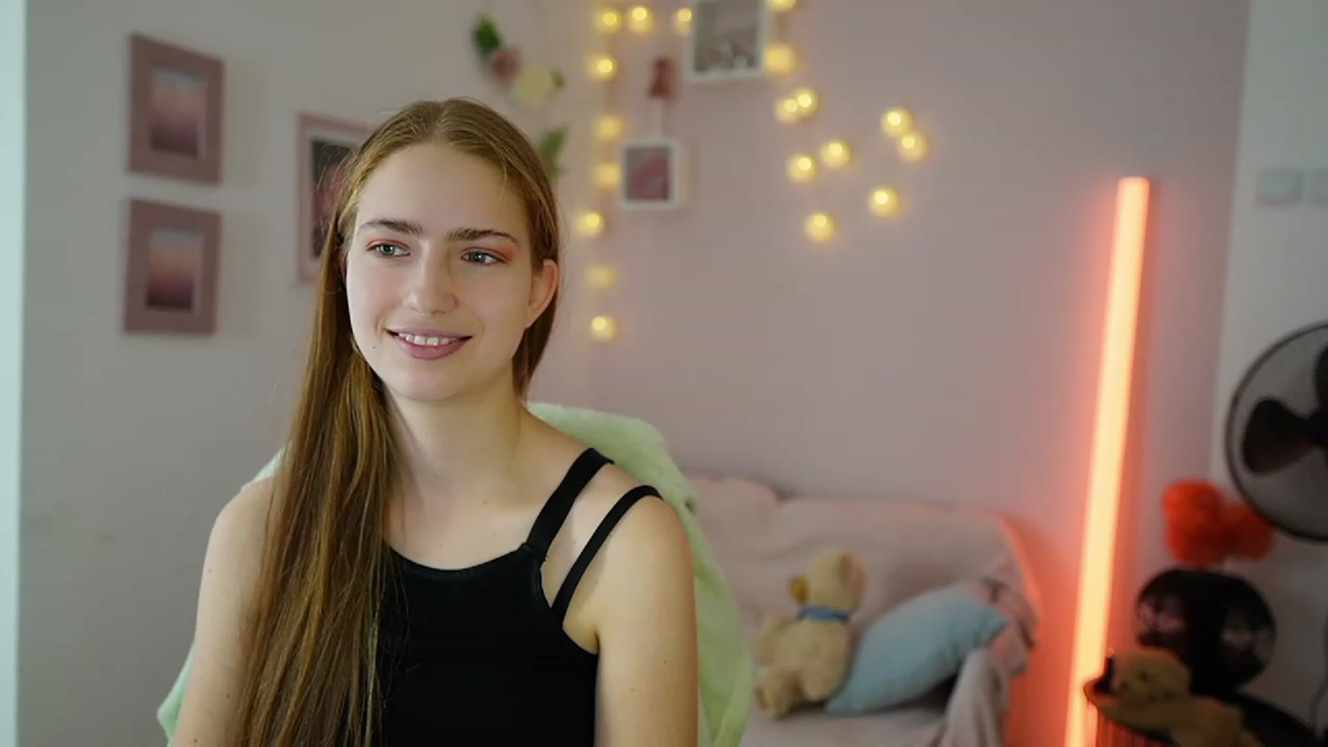 Gallery image thumbnail from Naomi_Woods18's myfreecams stream on, 12/01/2023, 12:58 image 2 of 20