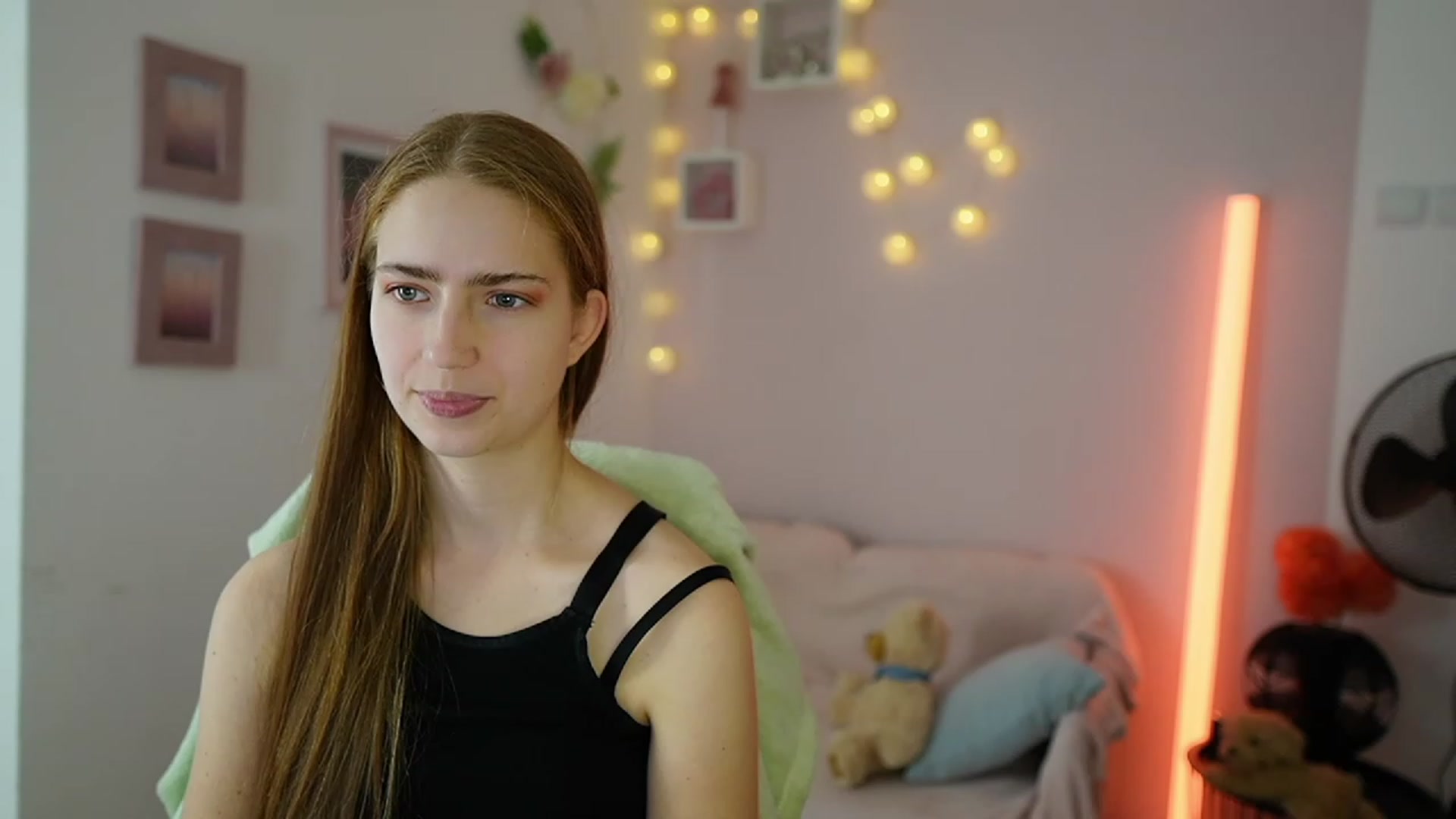 Gallery image thumbnail from Naomi_Woods18's myfreecams stream on, 12/01/2023, 12:58 image 14 of 20