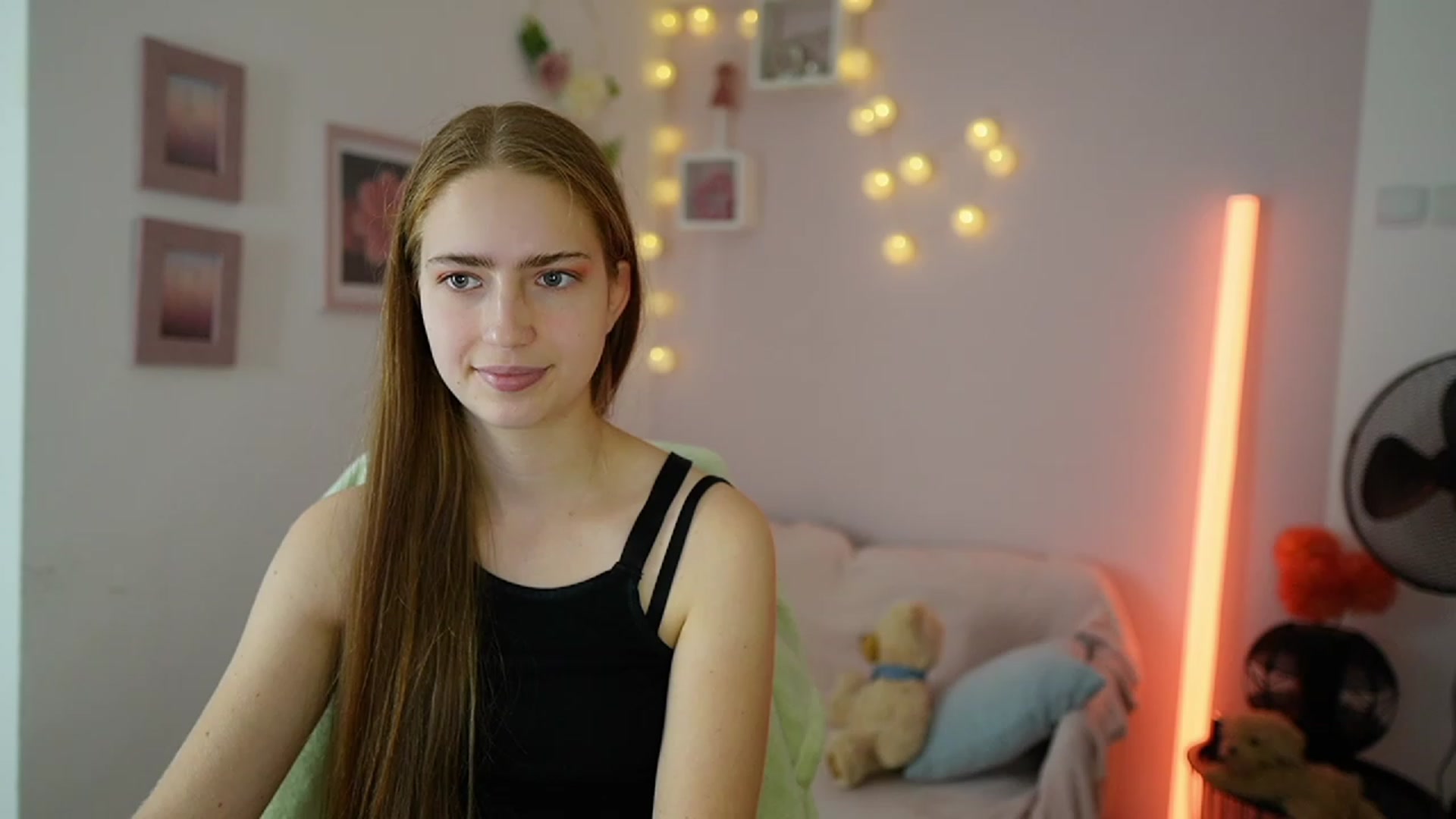 Gallery image thumbnail from Naomi_Woods18's myfreecams stream on, 12/01/2023, 12:58 image 17 of 20