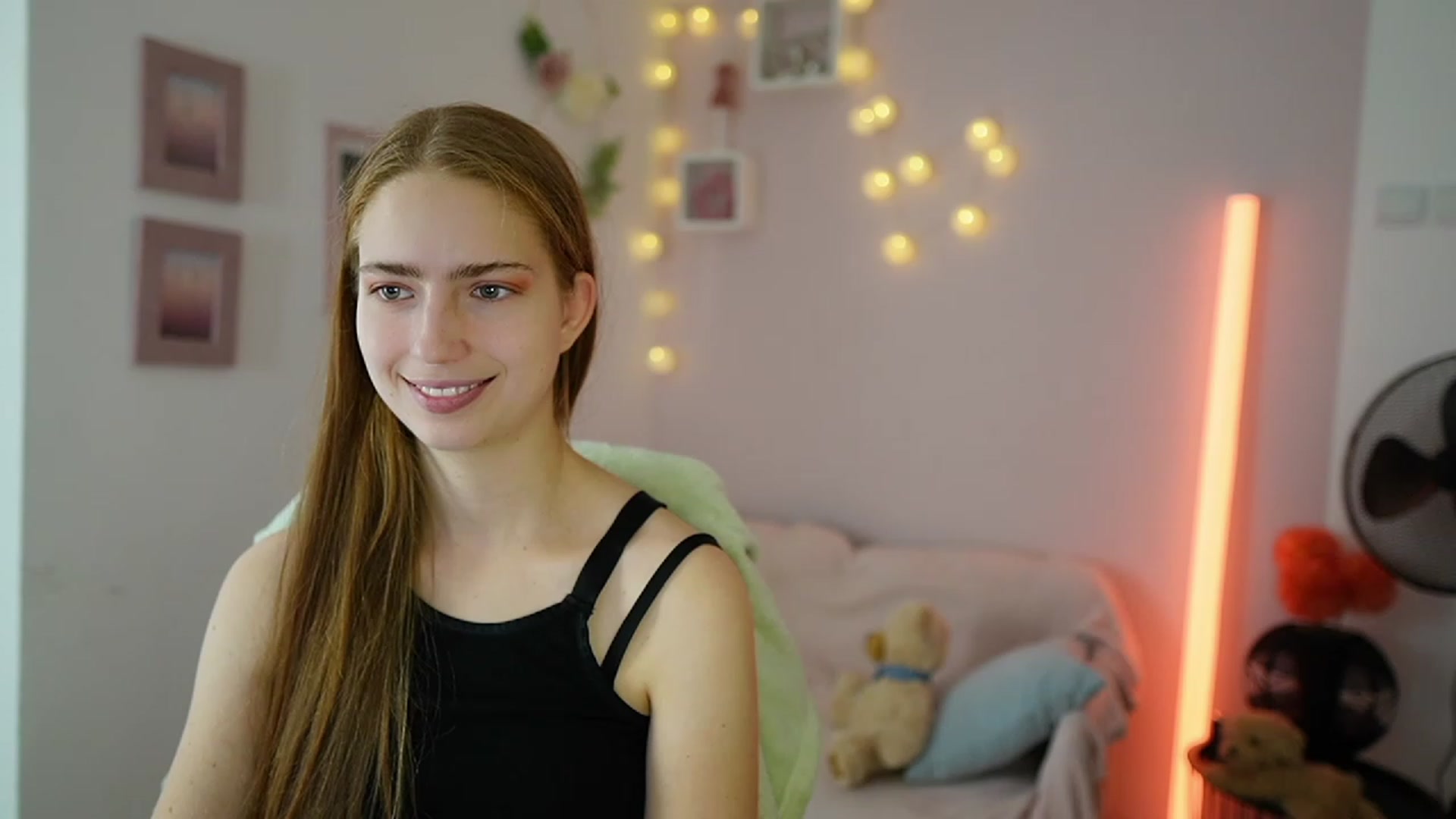 Gallery image thumbnail from Naomi_Woods18's myfreecams stream on, 12/01/2023, 12:58 image 1 of 20