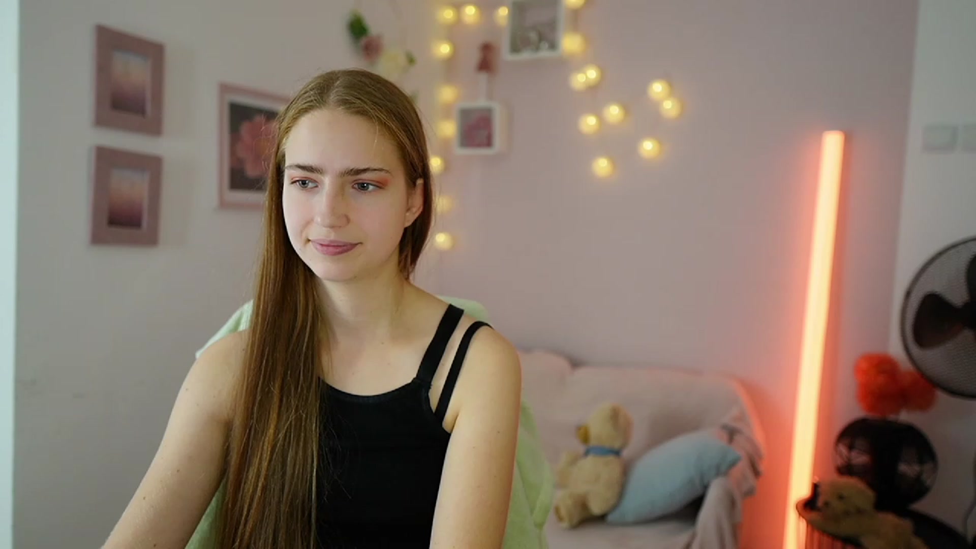 Gallery image thumbnail from Naomi_Woods18's myfreecams stream on, 12/01/2023, 12:58 image 19 of 20