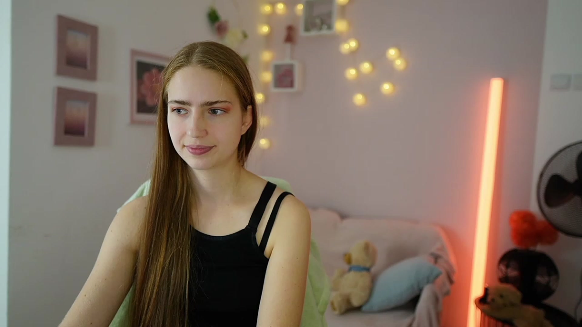 Gallery image thumbnail from Naomi_Woods18's myfreecams stream on, 12/01/2023, 12:58 image 18 of 20