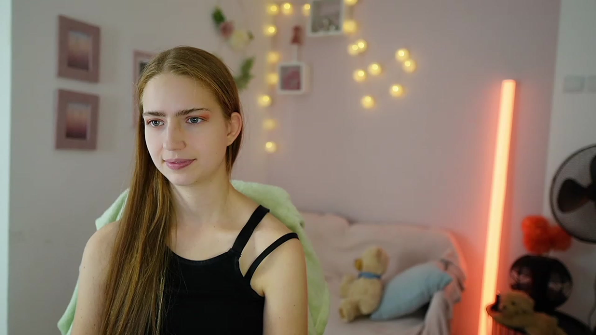 Gallery image thumbnail from Naomi_Woods18's myfreecams stream on, 12/01/2023, 12:58 image 15 of 20