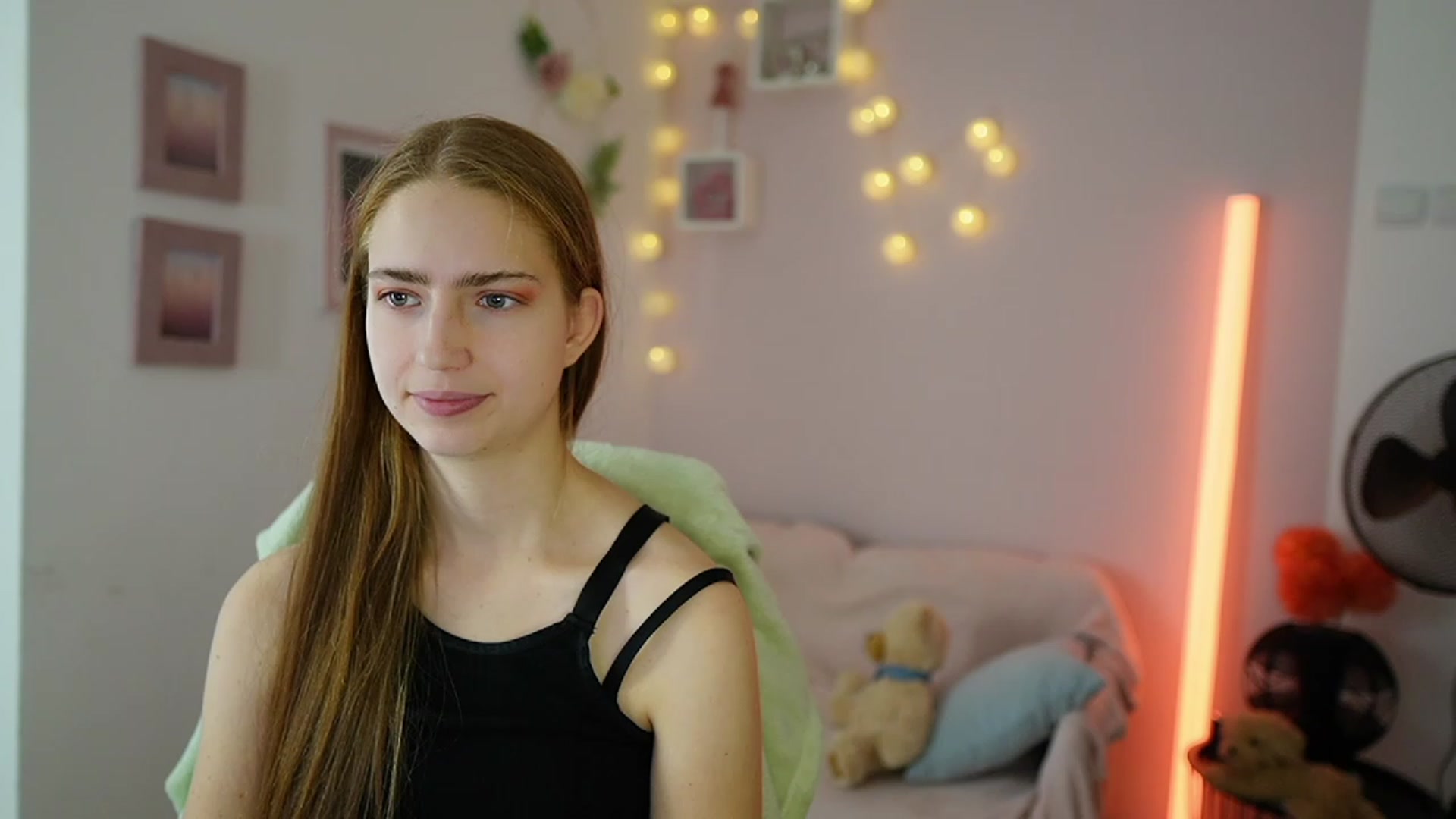 Gallery image thumbnail from Naomi_Woods18's myfreecams stream on, 12/01/2023, 12:58 image 13 of 20