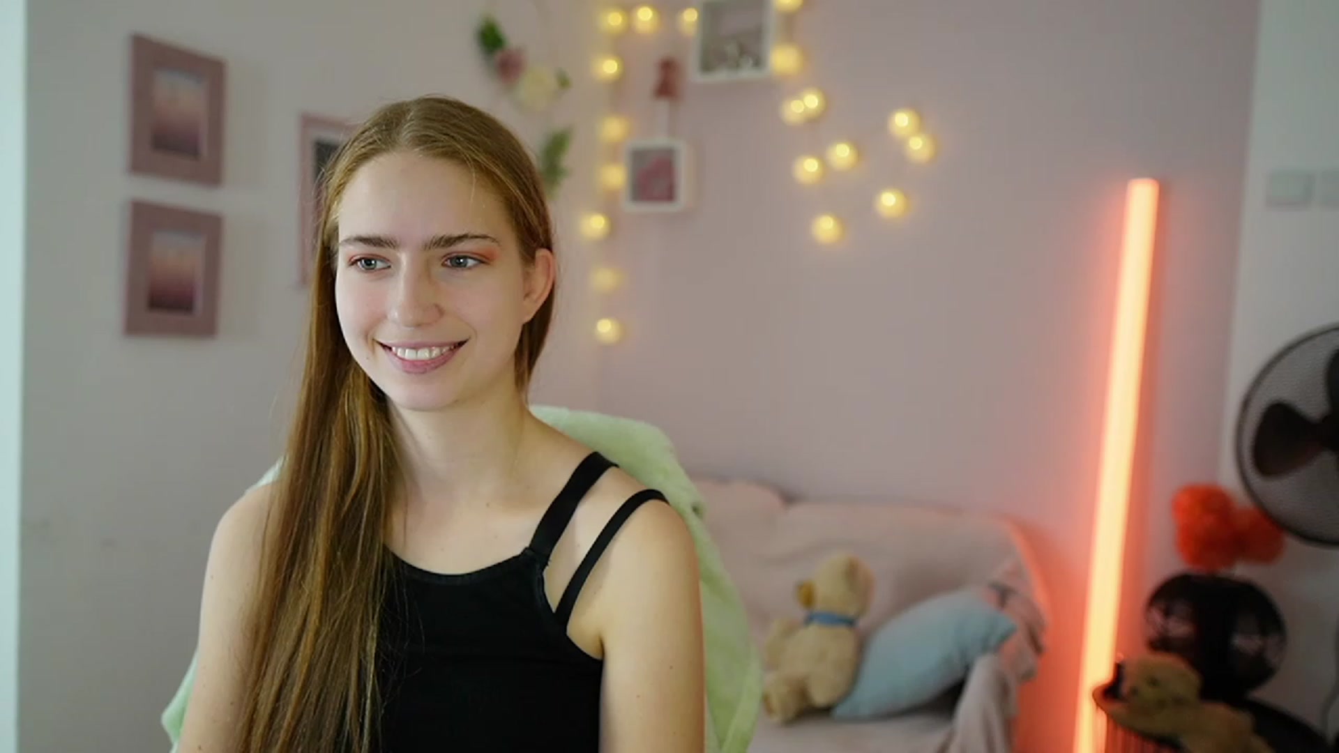 Gallery image thumbnail from Naomi_Woods18's myfreecams stream on, 12/01/2023, 12:58 image 3 of 20