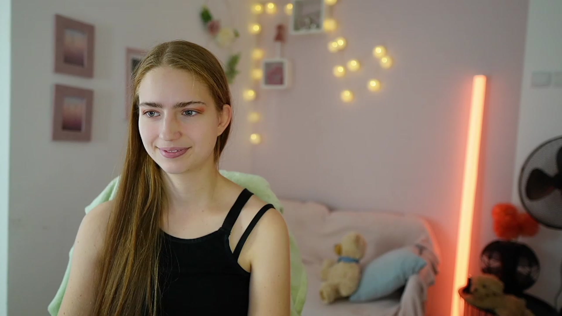 Gallery image thumbnail from Naomi_Woods18's myfreecams stream on, 12/01/2023, 12:58 image 4 of 20