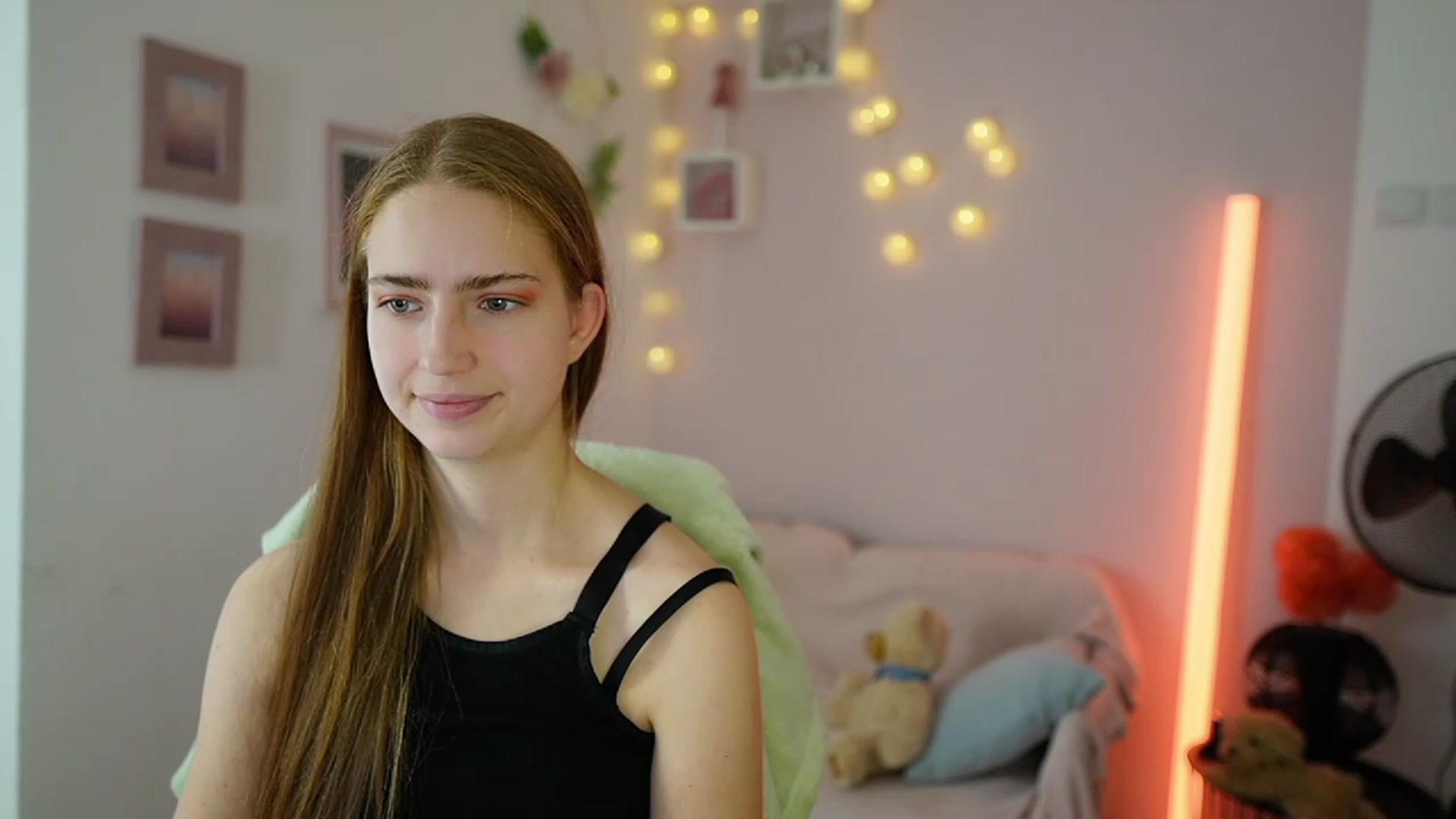 Gallery image thumbnail from Naomi_Woods18's myfreecams stream on, 12/01/2023, 12:58 image 12 of 20