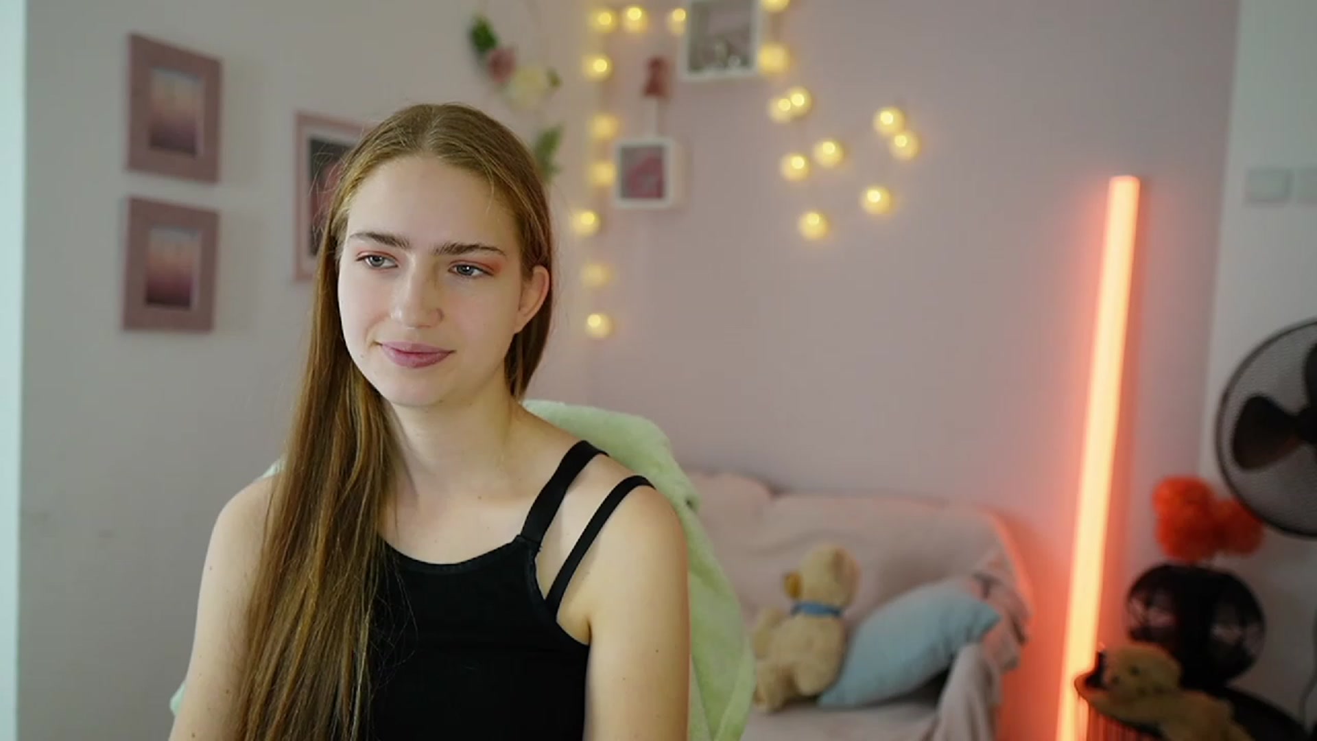 Gallery image thumbnail from Naomi_Woods18's myfreecams stream on, 12/01/2023, 12:58 image 5 of 20
