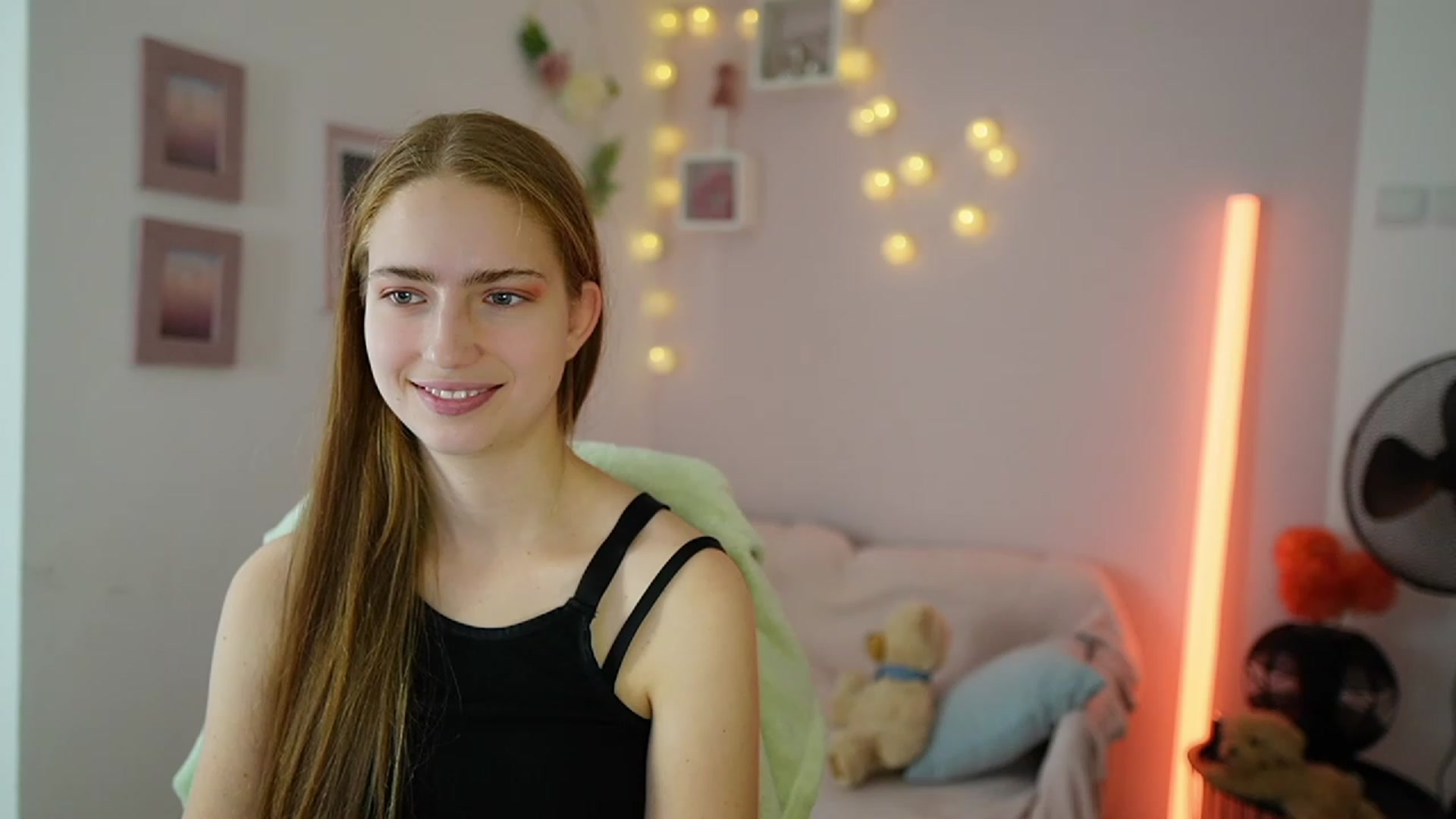 Gallery image thumbnail from Naomi_Woods18's myfreecams stream on, 12/01/2023, 12:58 image 6 of 20