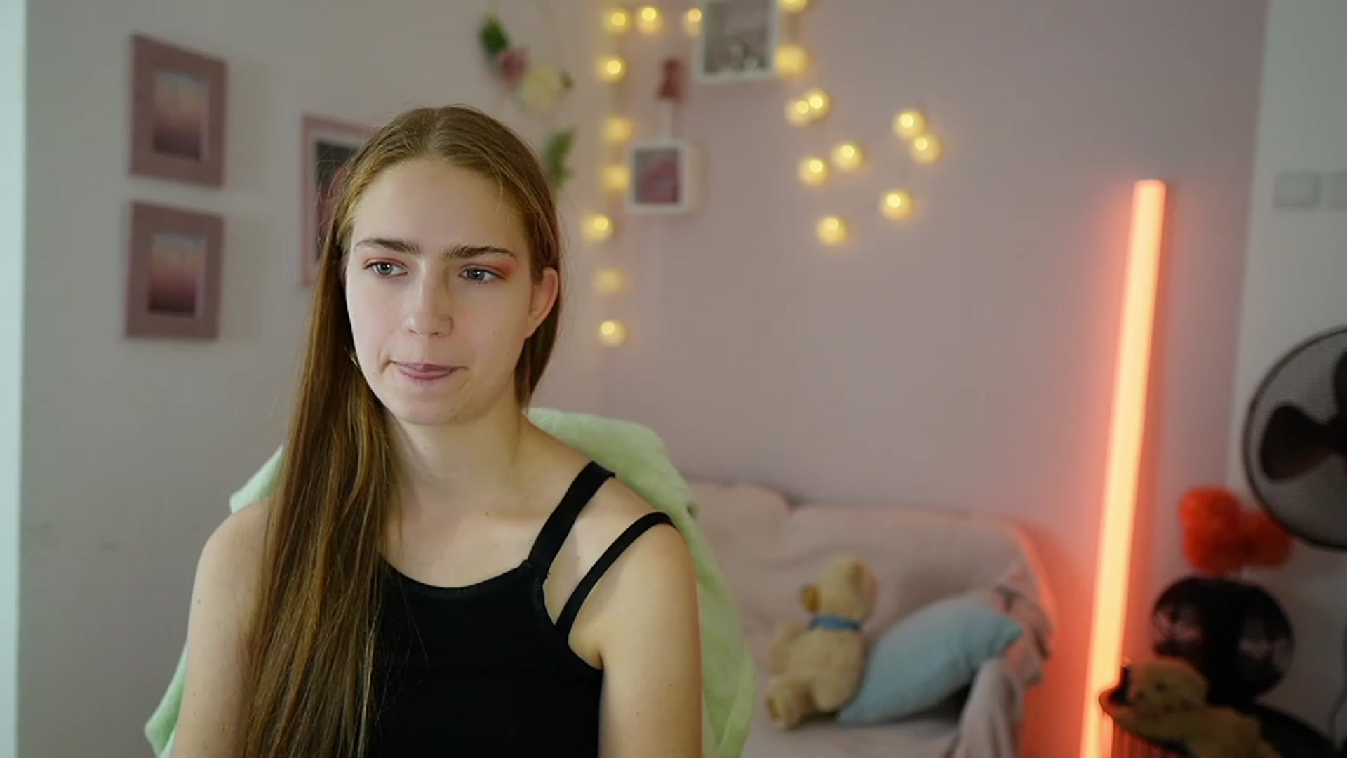 Gallery image thumbnail from Naomi_Woods18's myfreecams stream on, 12/01/2023, 12:58 image 10 of 20