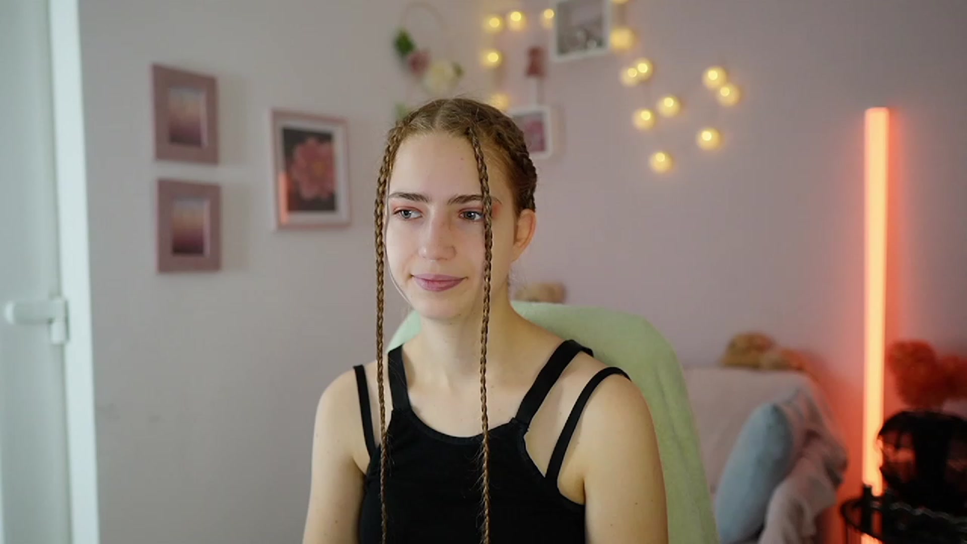 Gallery image thumbnail from Naomi_Woods18's myfreecams stream on, 12/02/2023, 09:52 image 8 of 20