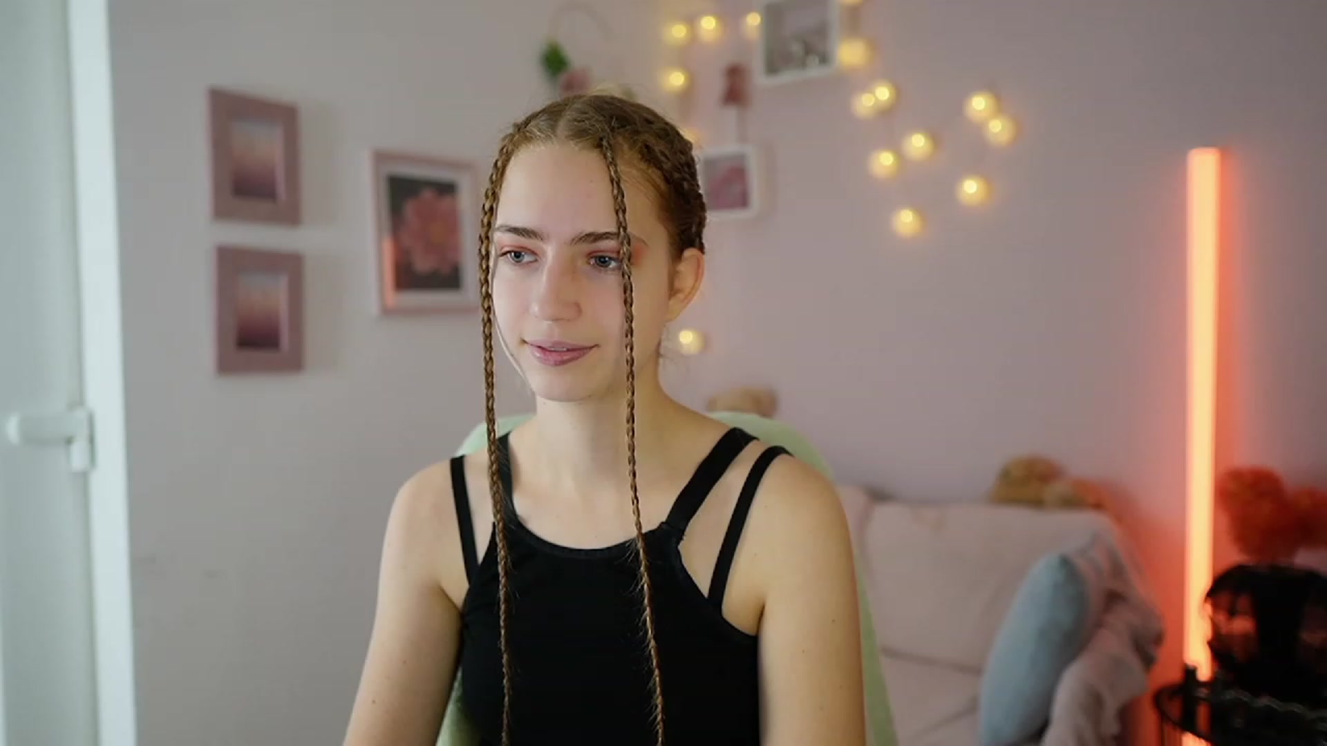 Gallery image thumbnail from Naomi_Woods18's myfreecams stream on, 12/02/2023, 09:52 image 15 of 20