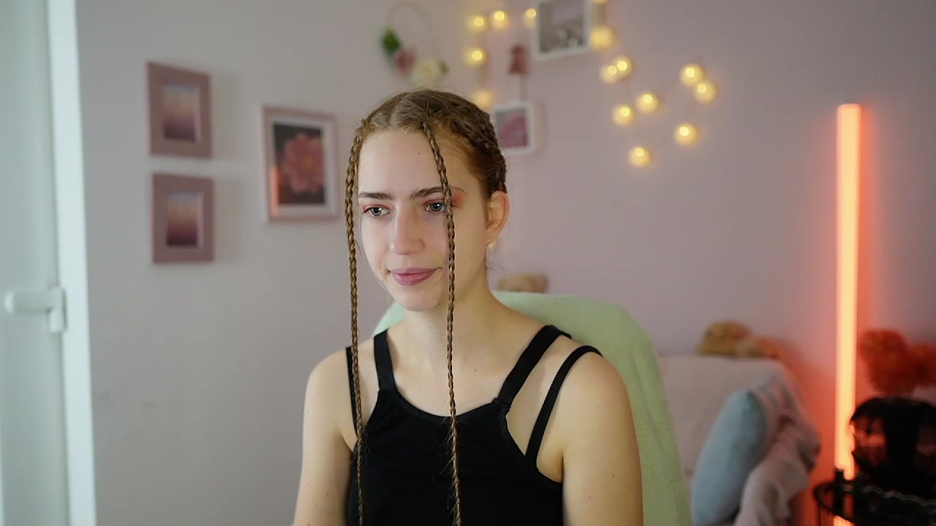 Gallery image thumbnail from Naomi_Woods18's myfreecams stream on, 12/02/2023, 09:52 image 7 of 20