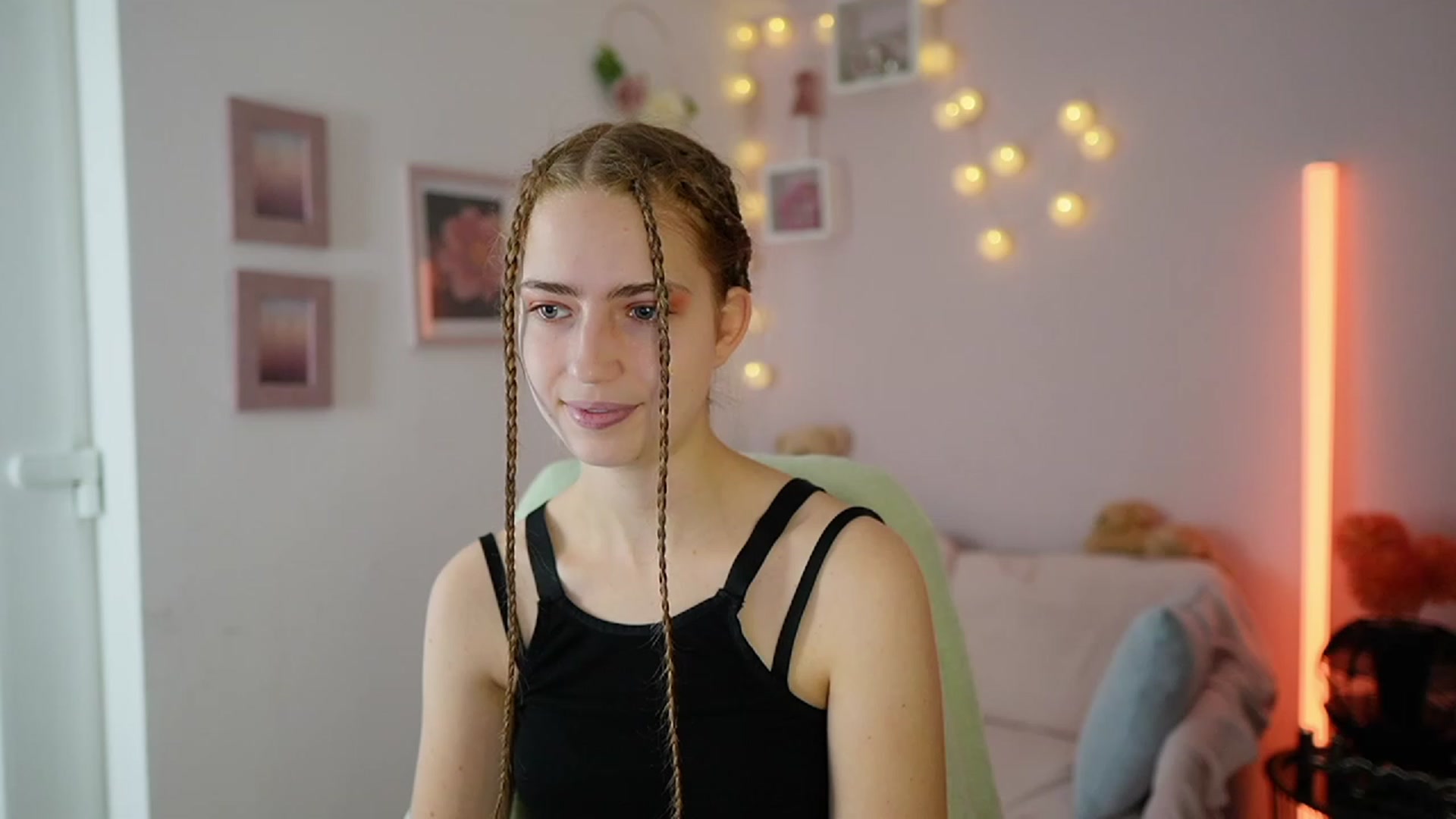 Gallery image thumbnail from Naomi_Woods18's myfreecams stream on, 12/02/2023, 09:52 image 16 of 20