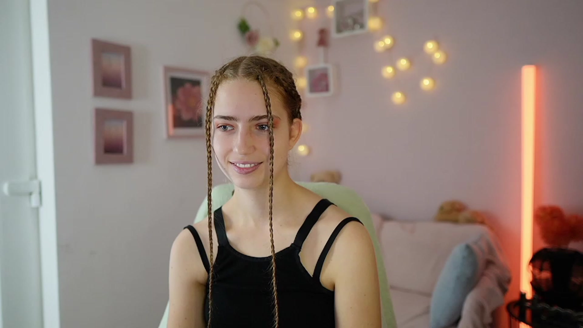 Gallery image thumbnail from Naomi_Woods18's myfreecams stream on, 12/02/2023, 09:52 image 20 of 20