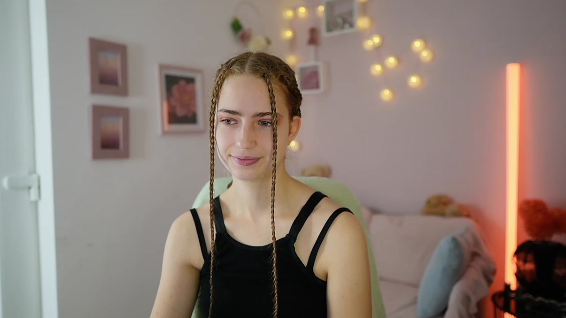 Gallery image thumbnail from Naomi_Woods18's myfreecams stream on, 12/02/2023, 09:52 image 19 of 20