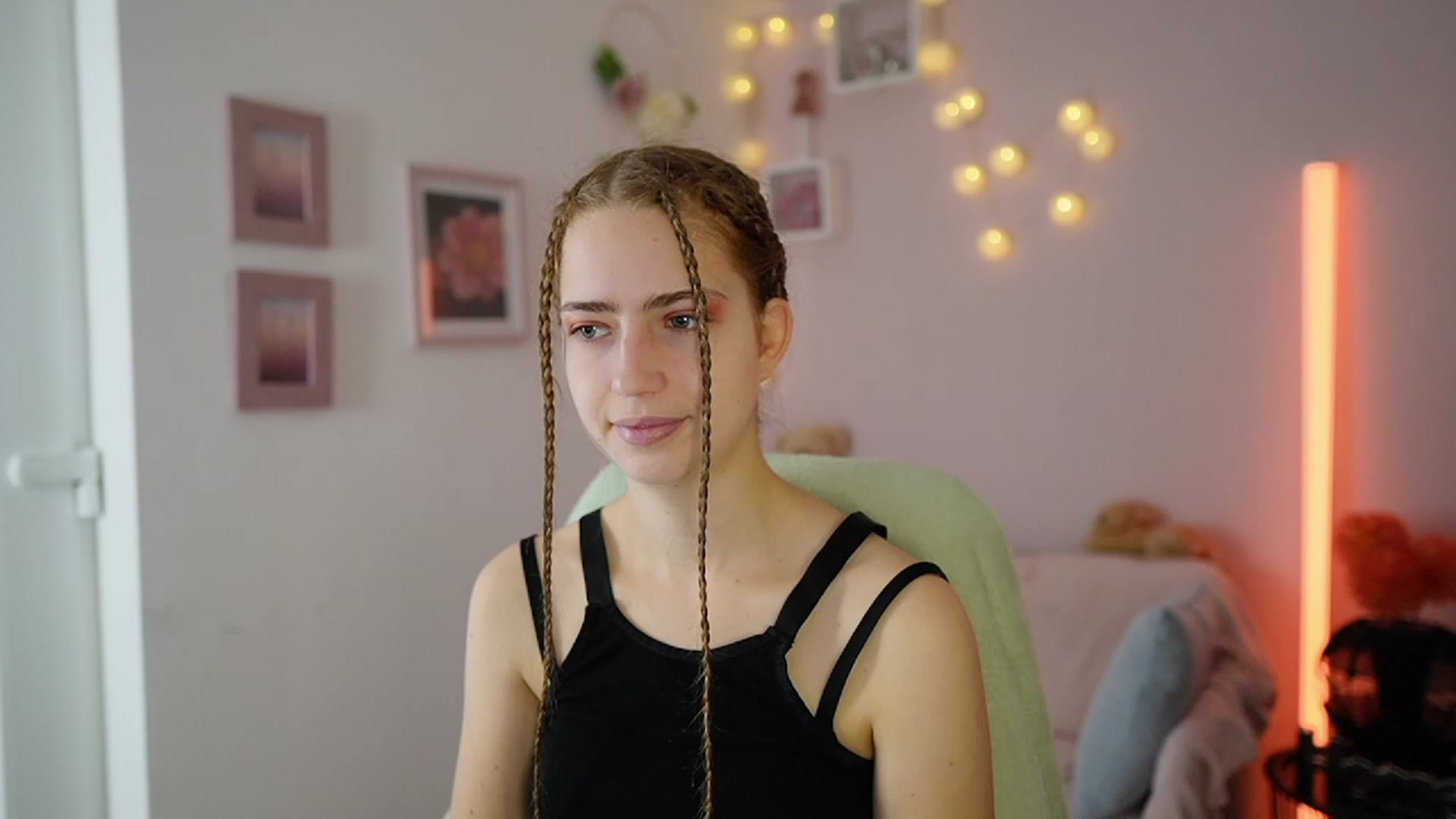 Gallery image thumbnail from Naomi_Woods18's myfreecams stream on, 12/02/2023, 09:52 image 10 of 20