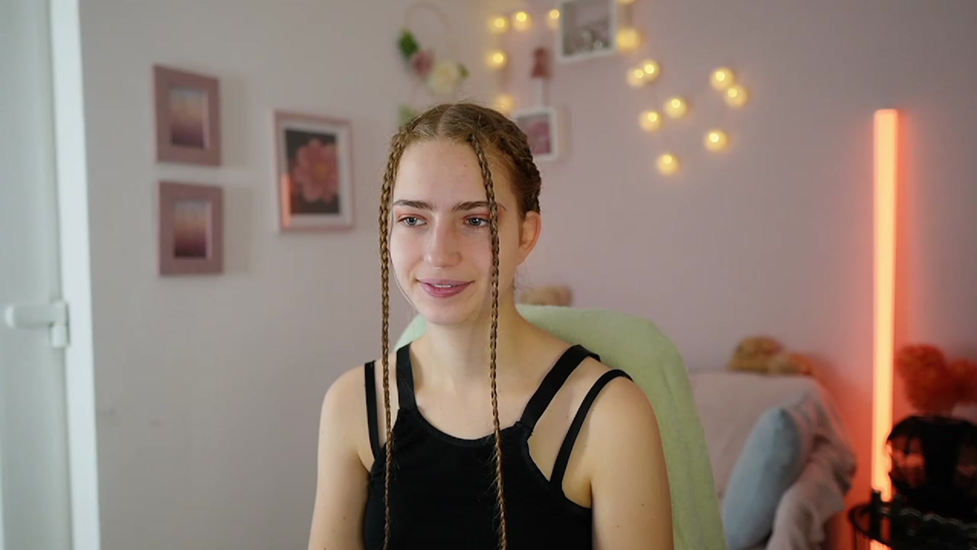Gallery image thumbnail from Naomi_Woods18's myfreecams stream on, 12/02/2023, 09:52 image 13 of 20