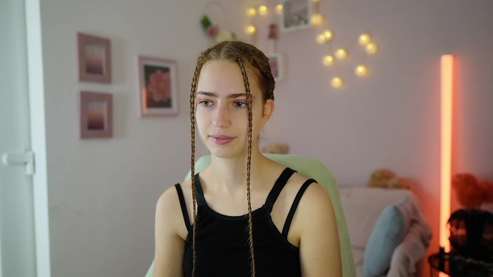 Gallery image thumbnail from Naomi_Woods18's myfreecams stream on, 12/02/2023, 09:52 image 4 of 20