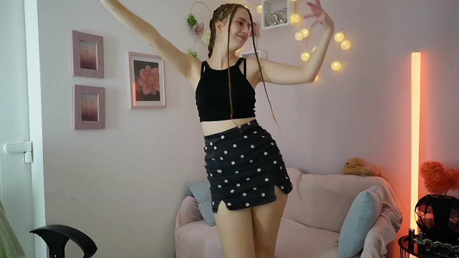 Gallery image thumbnail from Naomi_Woods18's myfreecams stream on, 12/02/2023, 09:52 image 14 of 20
