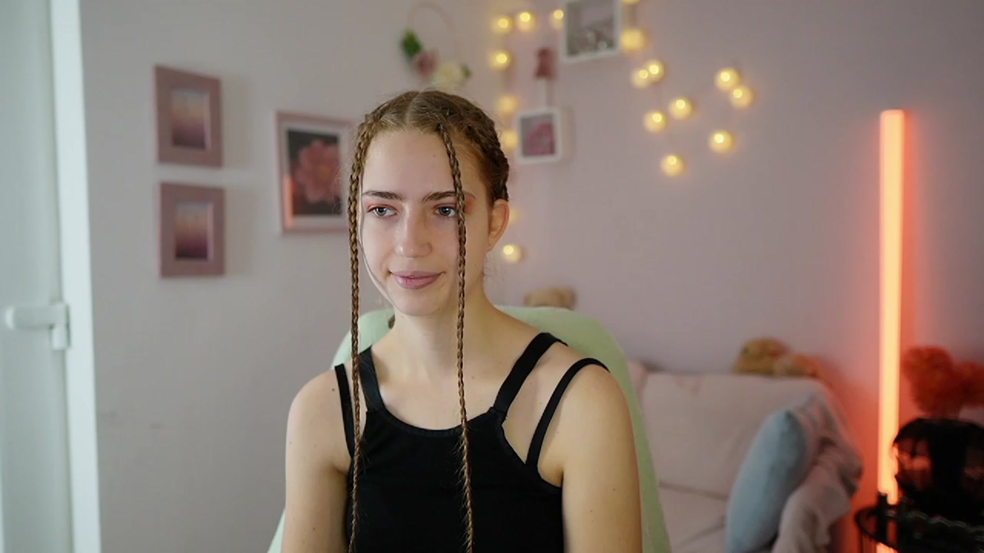 Gallery image thumbnail from Naomi_Woods18's myfreecams stream on, 12/02/2023, 09:52 image 18 of 20