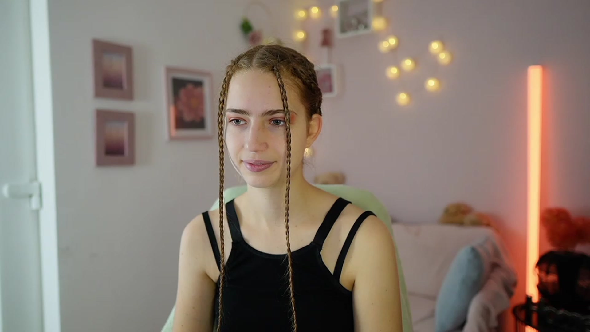 Gallery image thumbnail from Naomi_Woods18's myfreecams stream on, 12/02/2023, 09:52 image 3 of 20