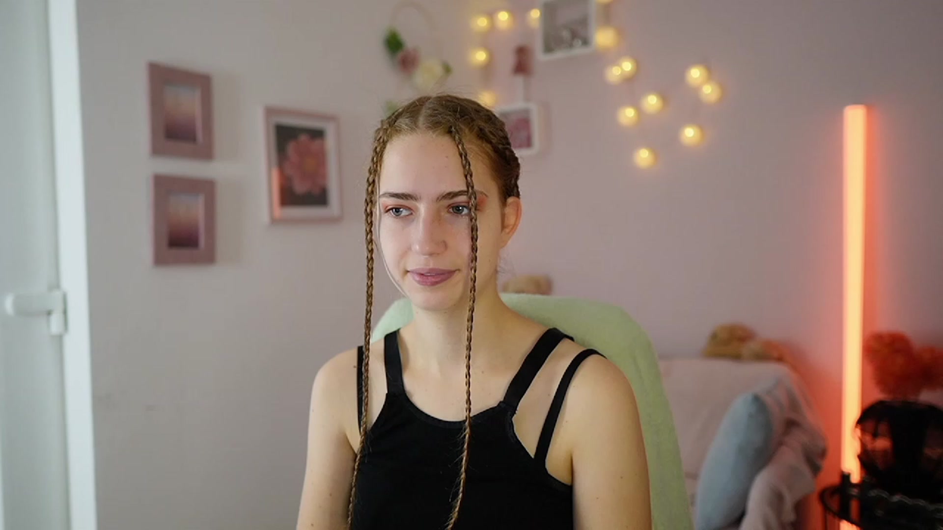 Gallery image thumbnail from Naomi_Woods18's myfreecams stream on, 12/02/2023, 09:52 image 12 of 20