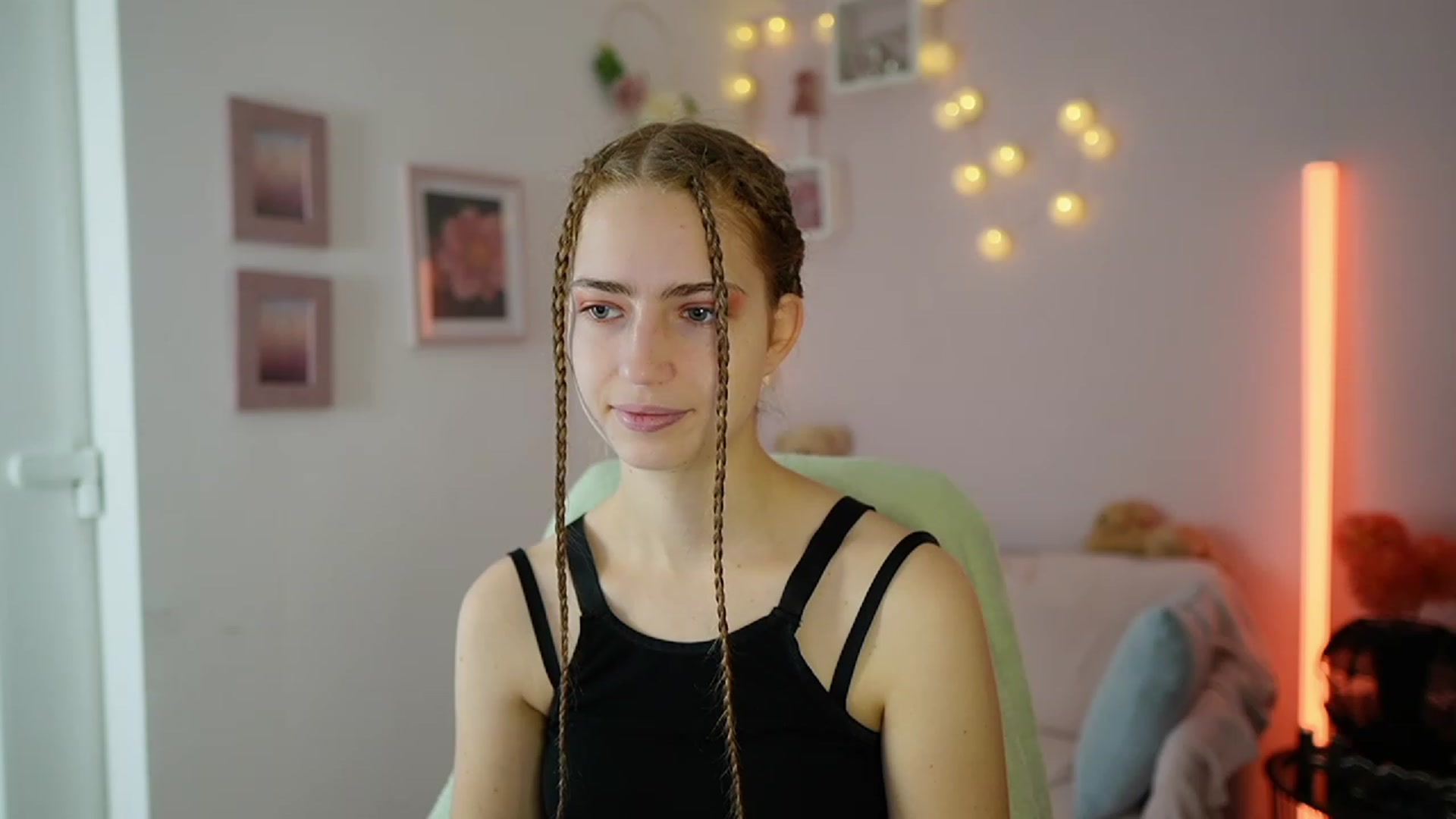 Gallery image thumbnail from Naomi_Woods18's myfreecams stream on, 12/02/2023, 09:52 image 5 of 20