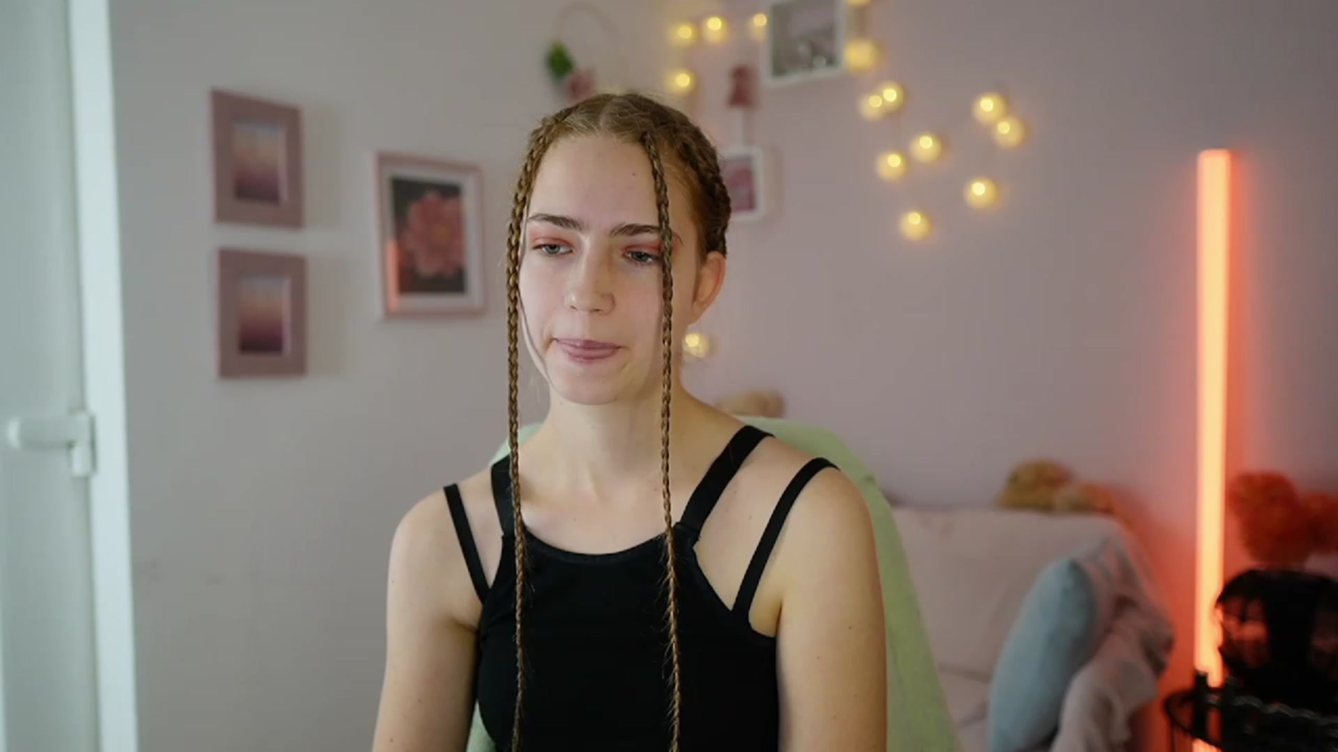 Gallery image thumbnail from Naomi_Woods18's myfreecams stream on, 12/02/2023, 11:05 image 10 of 20