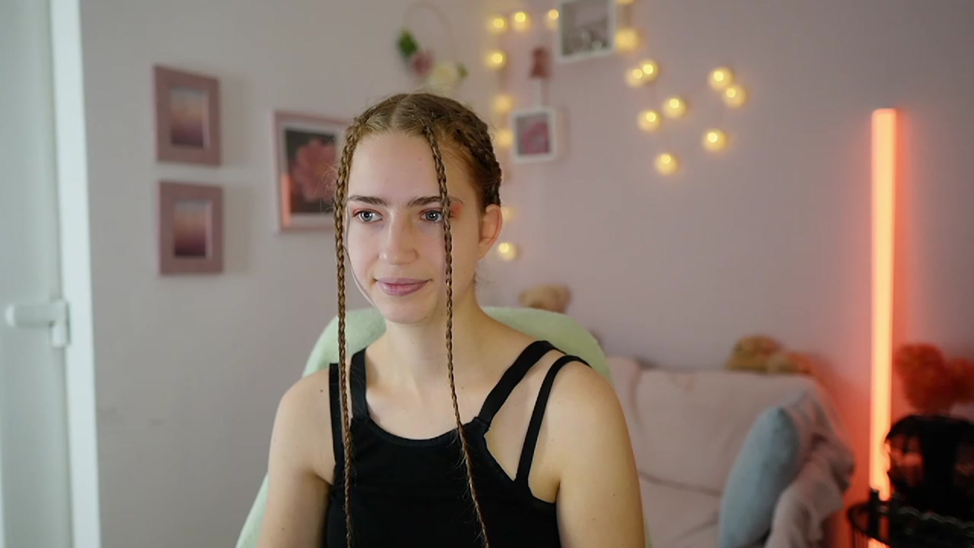 Gallery image thumbnail from Naomi_Woods18's myfreecams stream on, 12/02/2023, 11:05 image 5 of 20