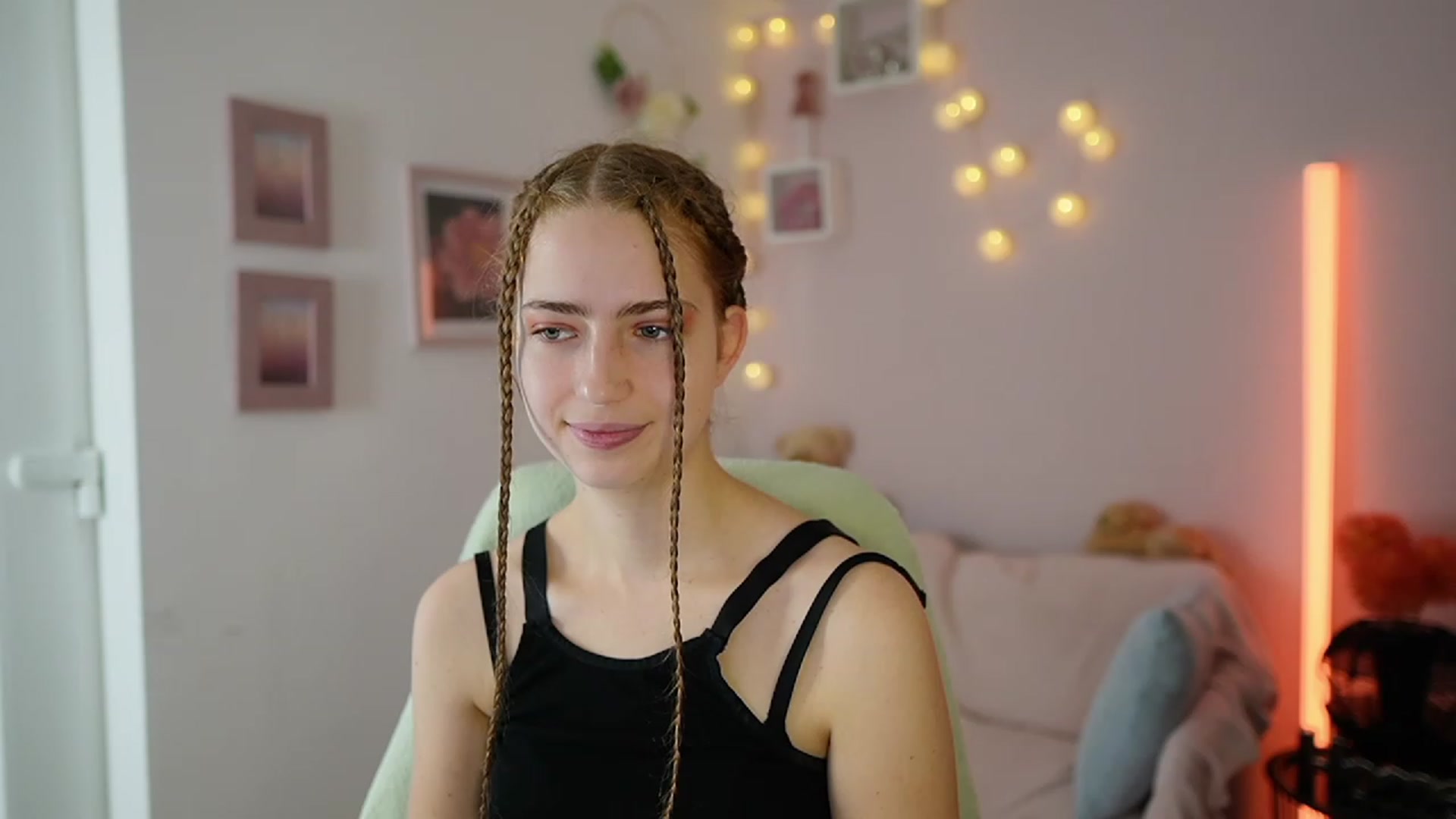 Gallery image thumbnail from Naomi_Woods18's myfreecams stream on, 12/02/2023, 11:05 image 6 of 20
