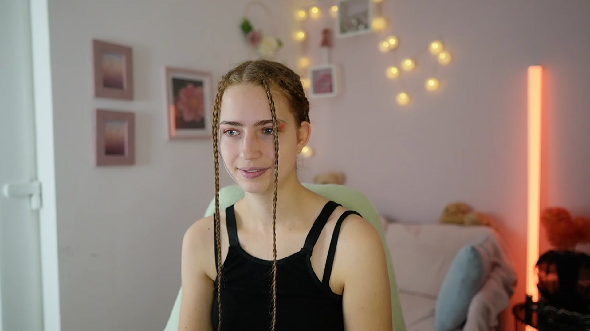 Gallery image thumbnail from Naomi_Woods18's myfreecams stream on, 12/02/2023, 11:05 image 1 of 20