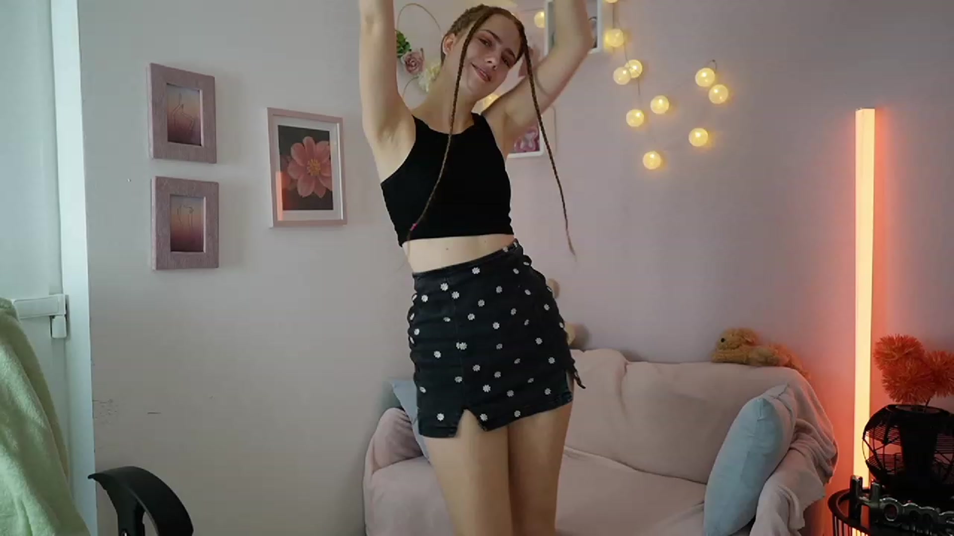 Gallery image thumbnail from Naomi_Woods18's myfreecams stream on, 12/02/2023, 11:05 image 7 of 20