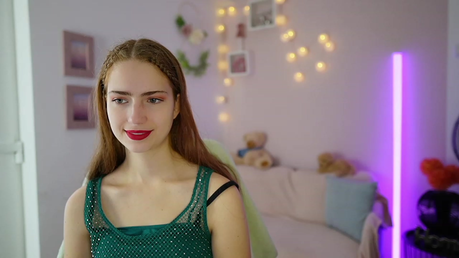 Gallery image thumbnail from Naomi_Woods18's myfreecams stream on, 12/06/2023, 09:42 image 11 of 20