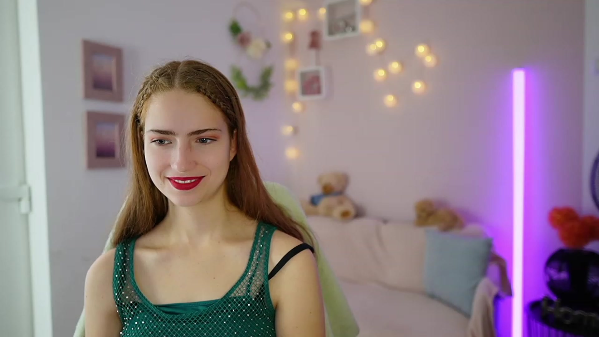 Gallery image thumbnail from Naomi_Woods18's myfreecams stream on, 12/06/2023, 09:42 image 20 of 20