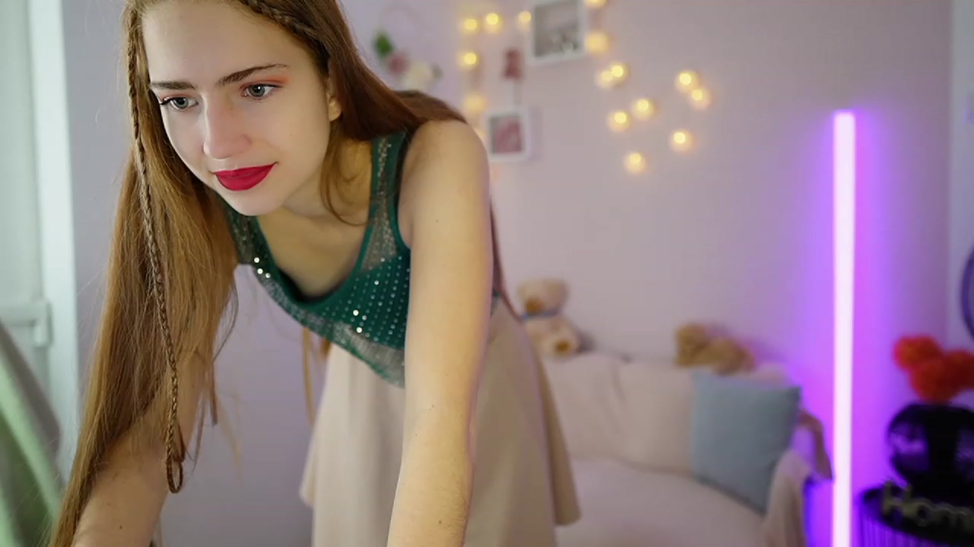 Gallery image thumbnail from Naomi_Woods18's myfreecams stream on, 12/06/2023, 09:42 image 3 of 20