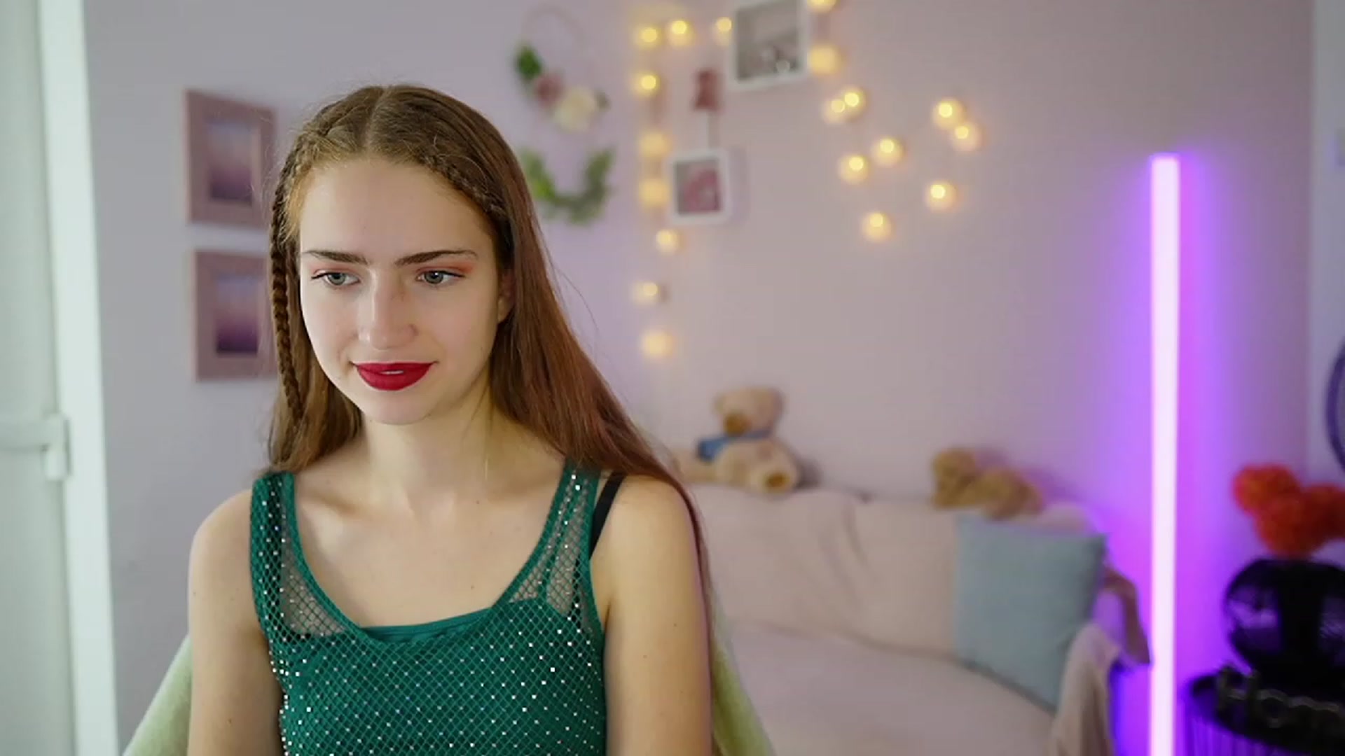 Gallery image thumbnail from Naomi_Woods18's myfreecams stream on, 12/06/2023, 13:38 image 3 of 20