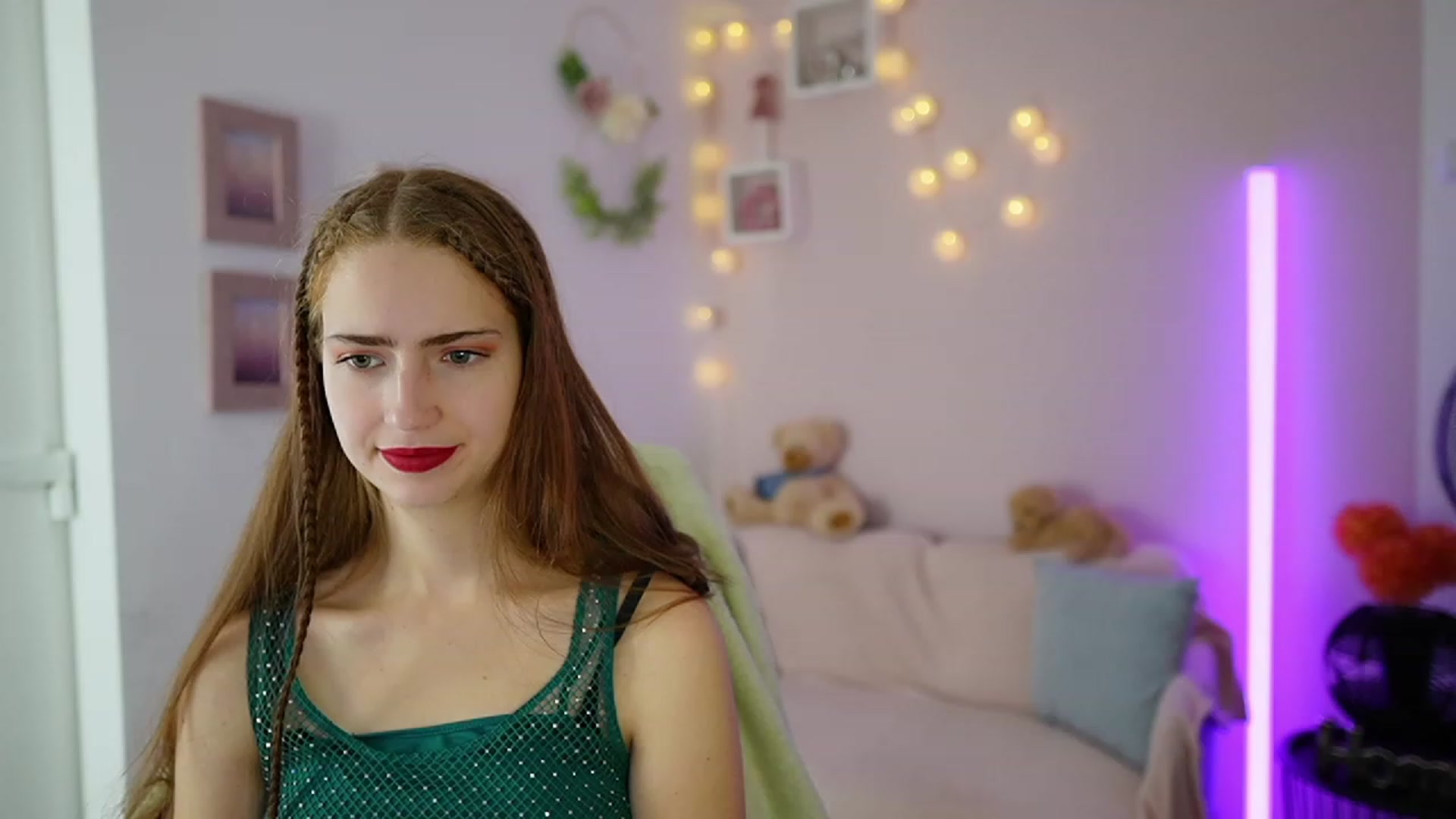 Gallery image thumbnail from Naomi_Woods18's myfreecams stream on, 12/06/2023, 13:38 image 2 of 20