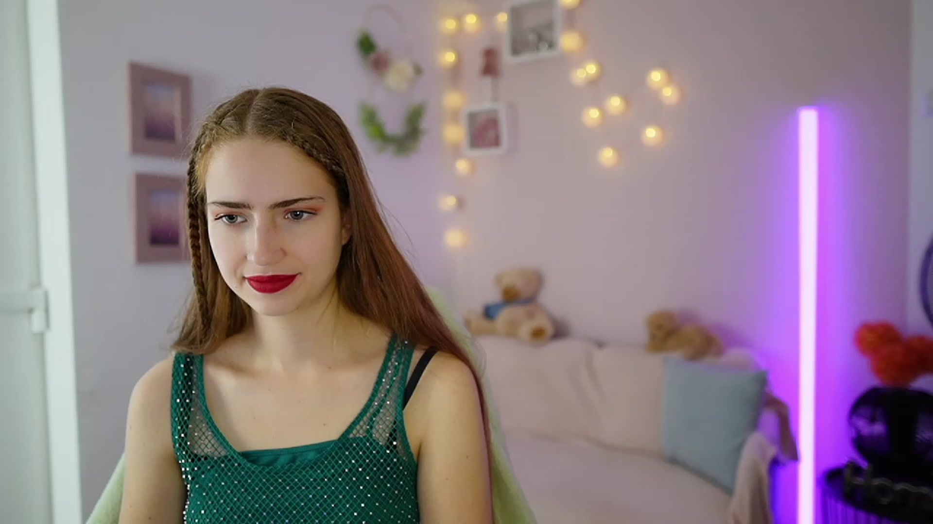 Gallery image thumbnail from Naomi_Woods18's myfreecams stream on, 12/06/2023, 13:38 image 4 of 20