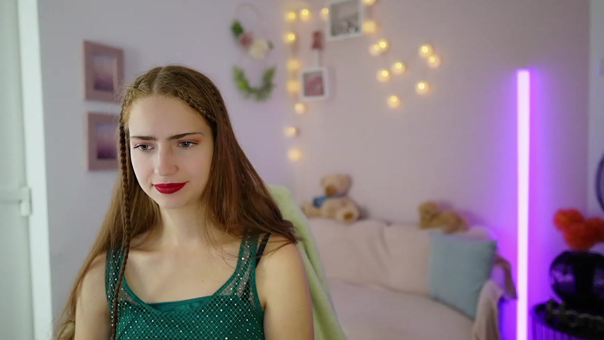 Gallery image thumbnail from Naomi_Woods18's myfreecams stream on, 12/06/2023, 13:38 image 1 of 20