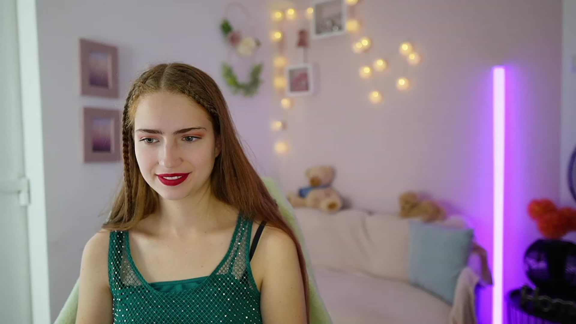Gallery image thumbnail from Naomi_Woods18's myfreecams stream on, 12/06/2023, 13:38 image 6 of 20