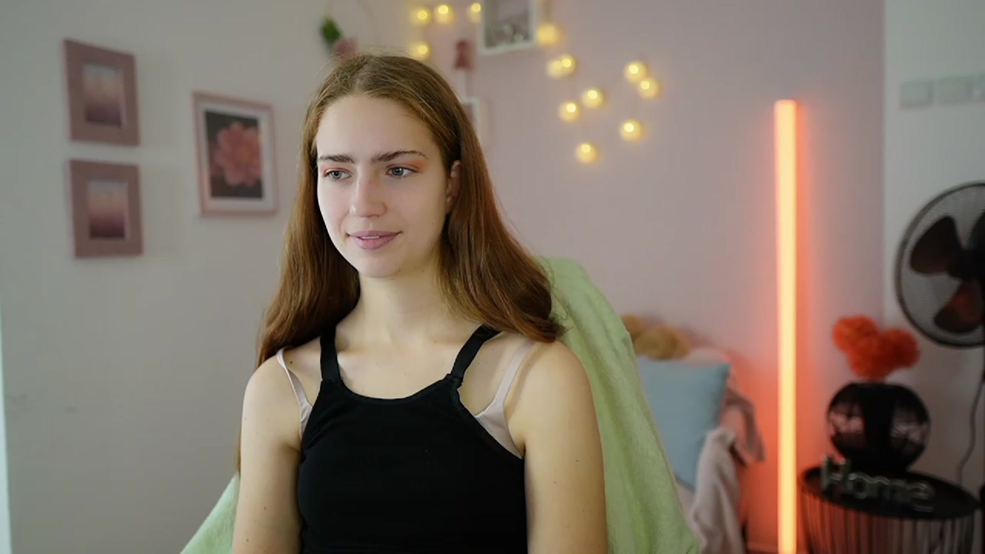 Gallery image thumbnail from Naomi_Woods18's myfreecams stream on, 12/08/2023, 10:25 image 1 of 20