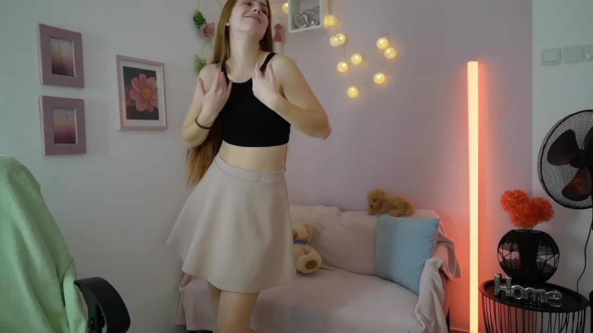 Gallery image thumbnail from Naomi_Woods18's myfreecams stream on, 12/08/2023, 10:25 image 8 of 20